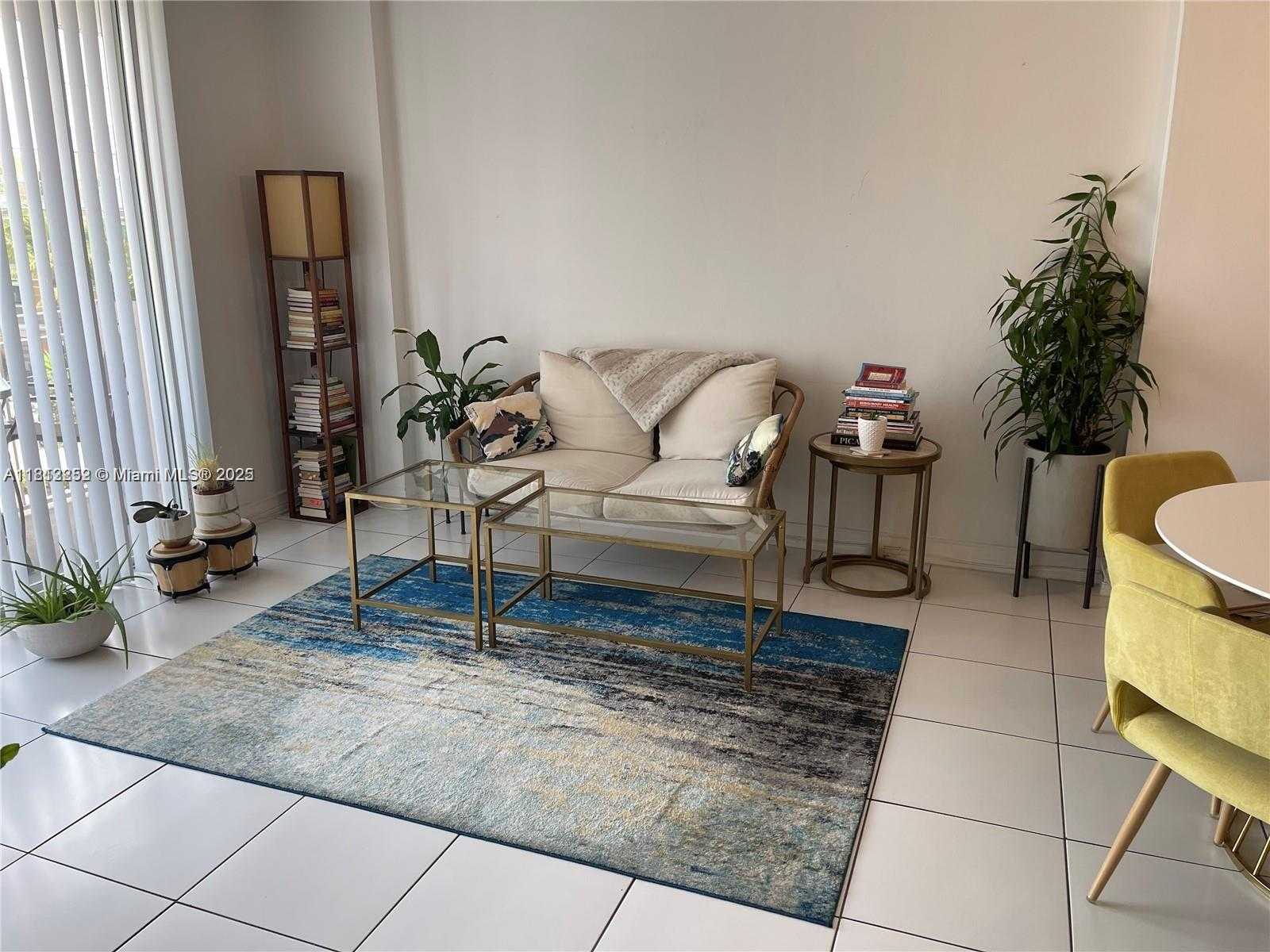 Small Image of 345 OCEAN DR #403, Miami Beach Number 3