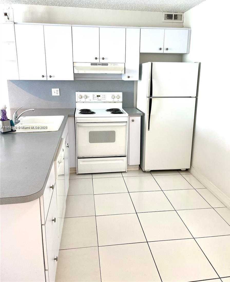 Small Image of 345 OCEAN DR #403, Miami Beach Number 8