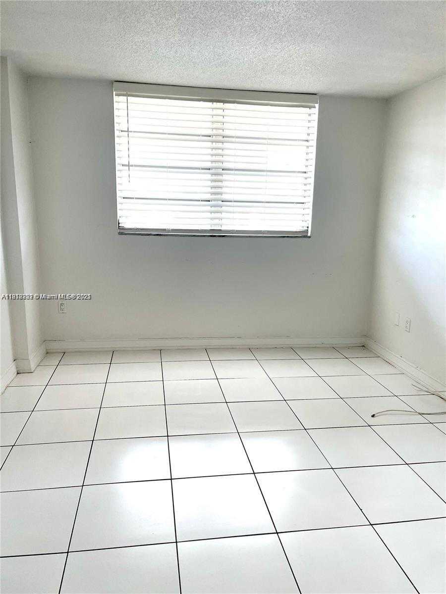 Small Image of 345 OCEAN DR #403, Miami Beach Number 9