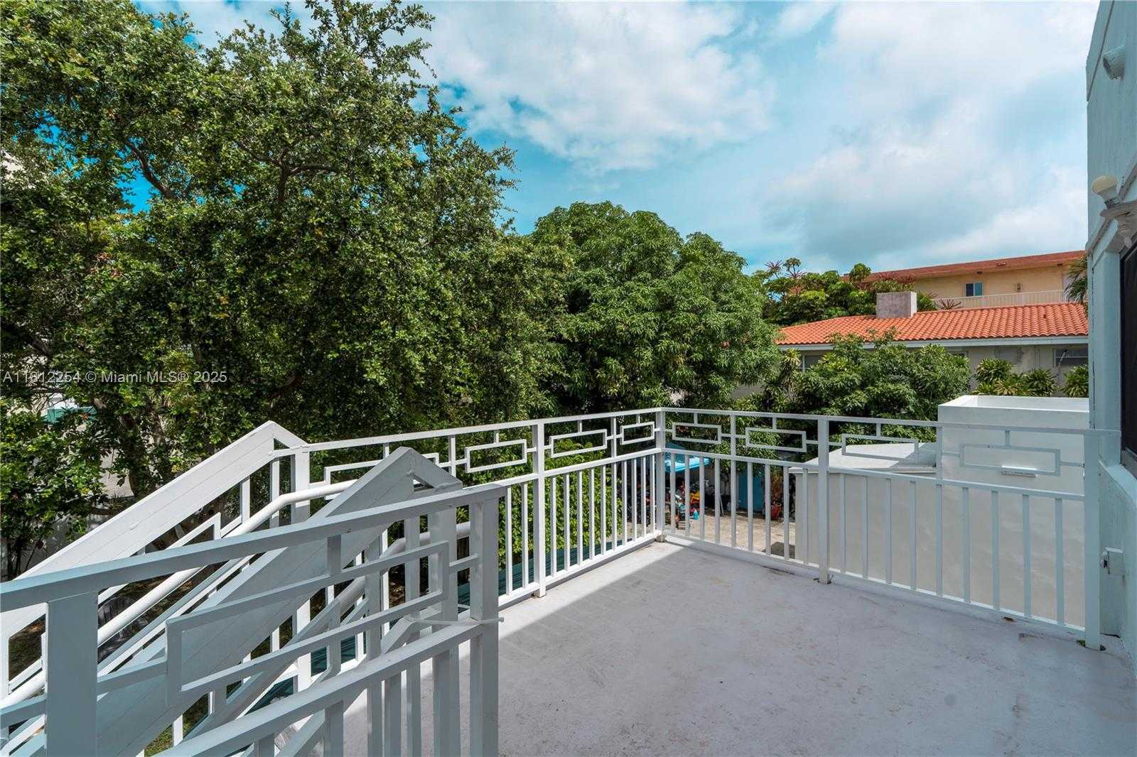 Small Image of 7620 Abbott Ave, Miami Beach, FL 33141, USA Number 11