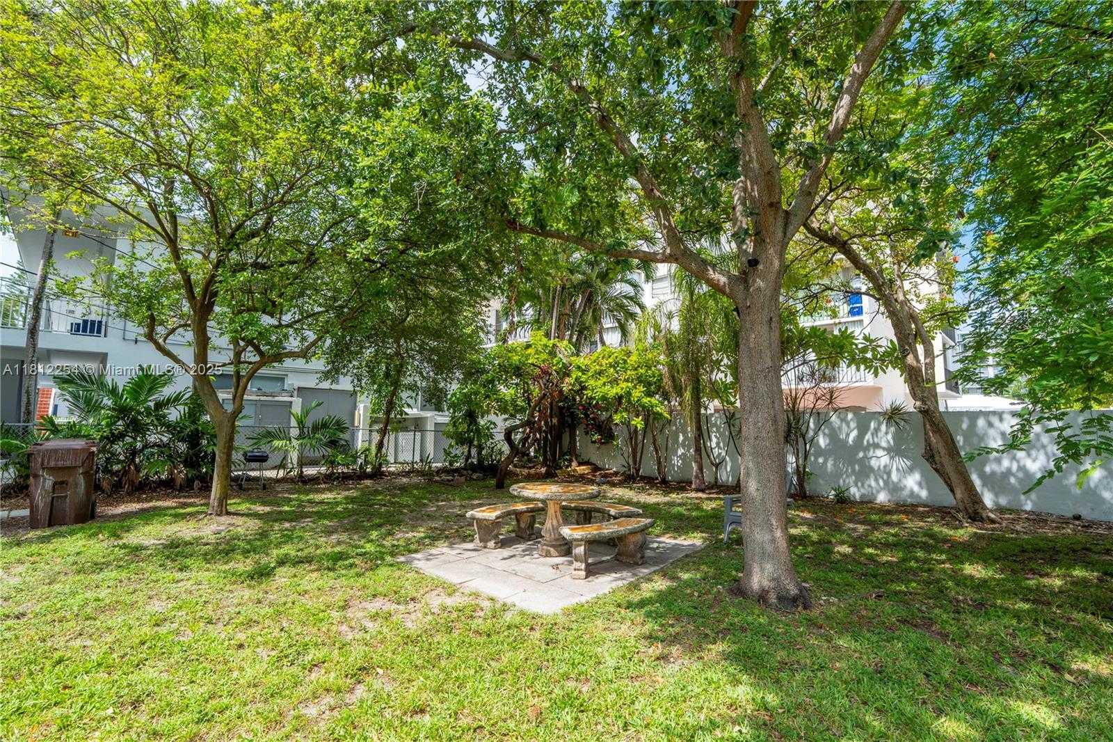 Small Image of 7620 Abbott Ave, Miami Beach, FL 33141, USA Number 13