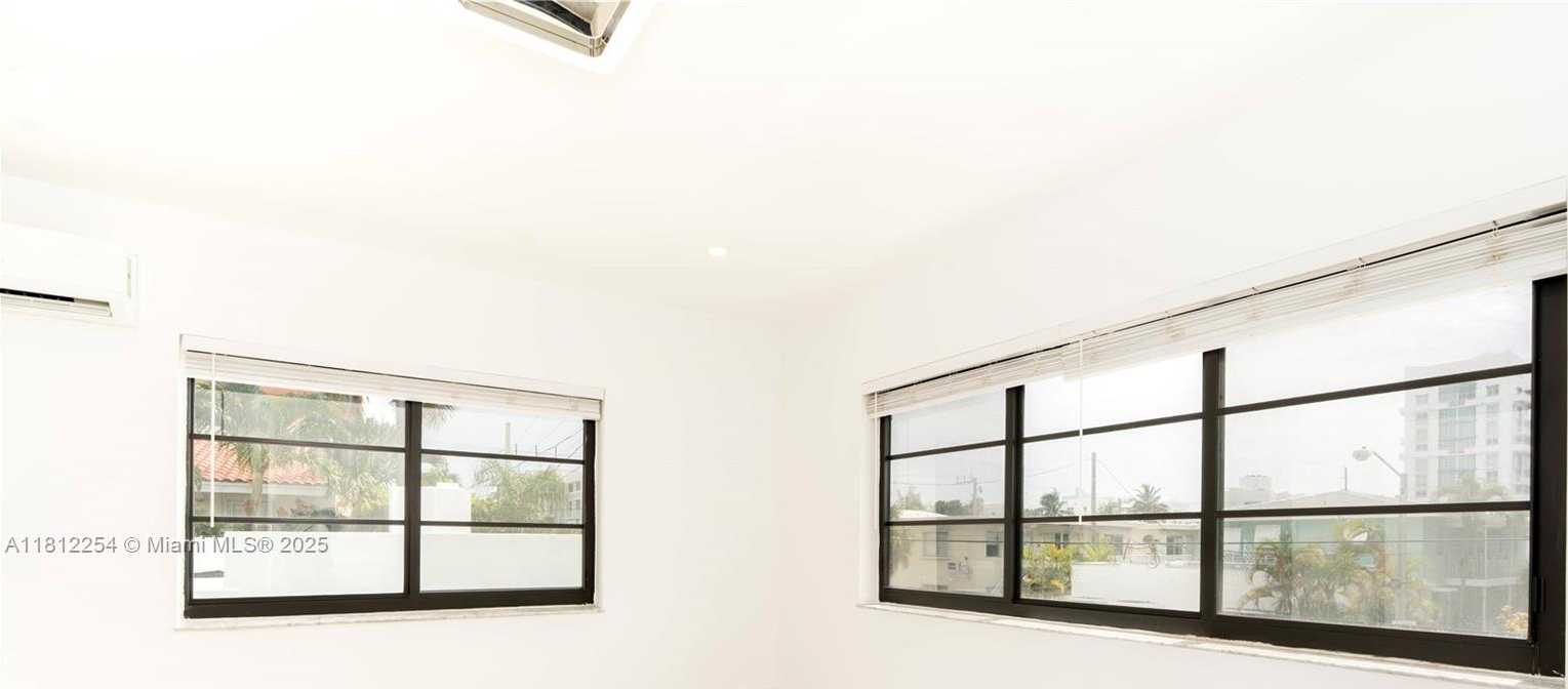 Small Image of 7620 Abbott Ave, Miami Beach, FL 33141, USA Number 2