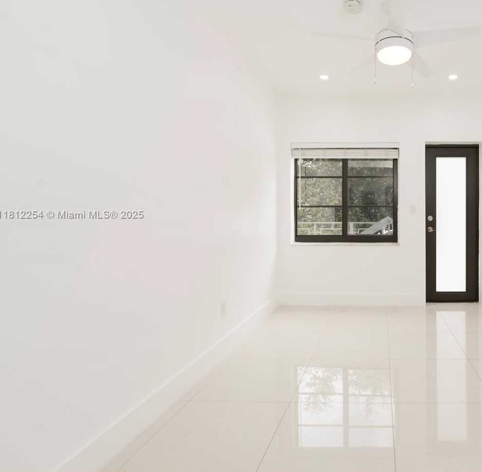 Small Image of 7620 Abbott Ave, Miami Beach, FL 33141, USA Number 4
