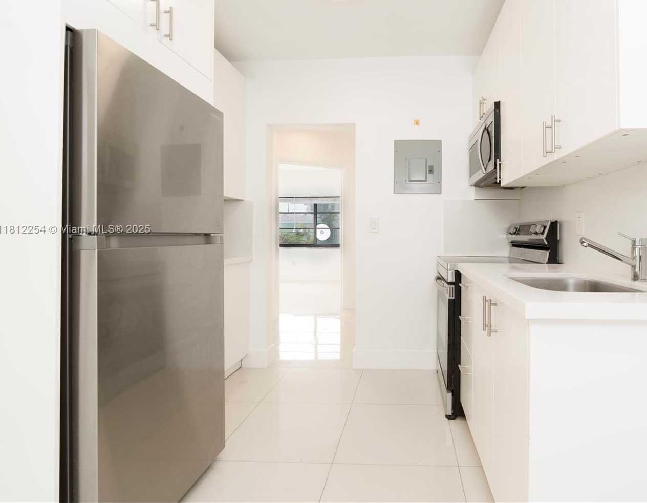 Small Image of 7620 Abbott Ave, Miami Beach, FL 33141, USA Number 5