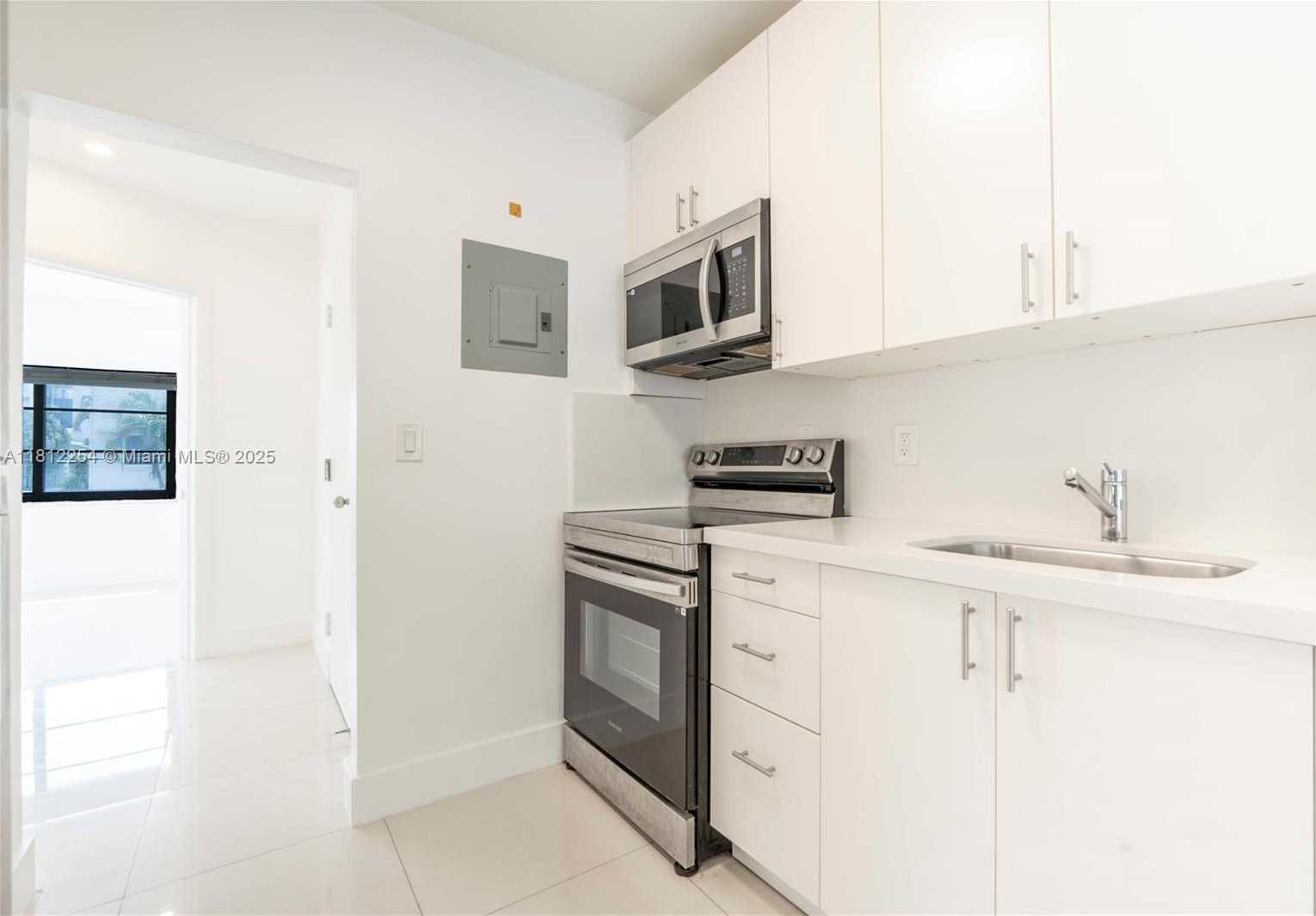 Small Image of 7620 Abbott Ave, Miami Beach, FL 33141, USA Number 6