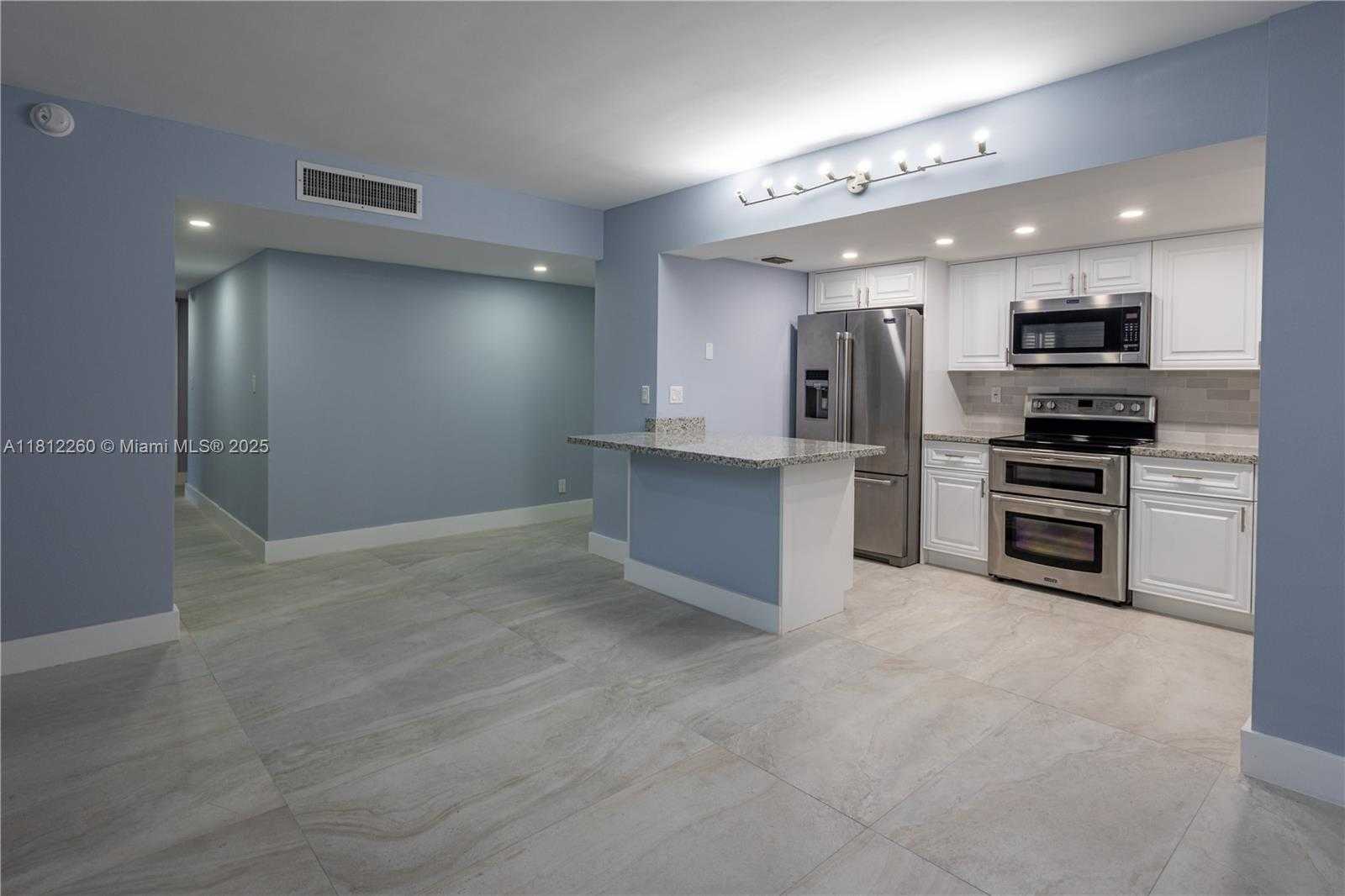 Small Image of 20350 WEST COUNTRY CLUB DR #PH24-4, Aventura Number 2
