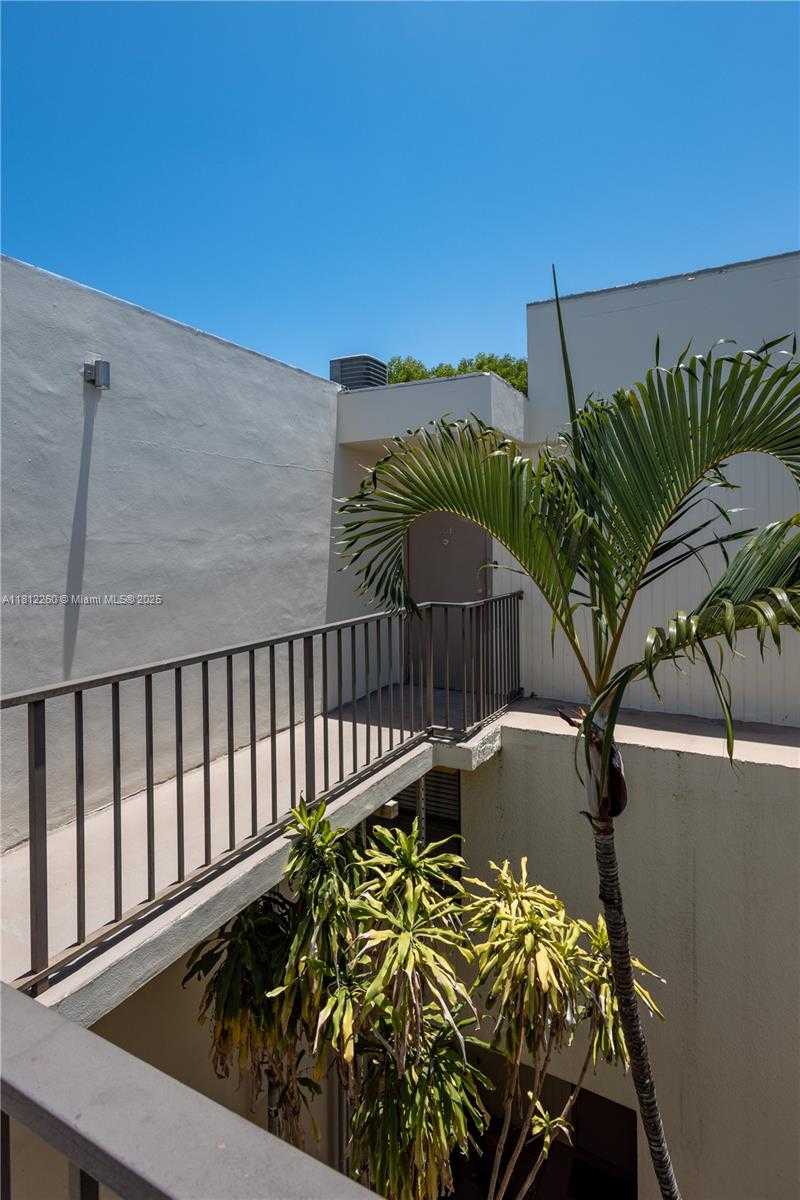 Small Image of 20350 WEST COUNTRY CLUB DR #PH24-4, Aventura Number 35