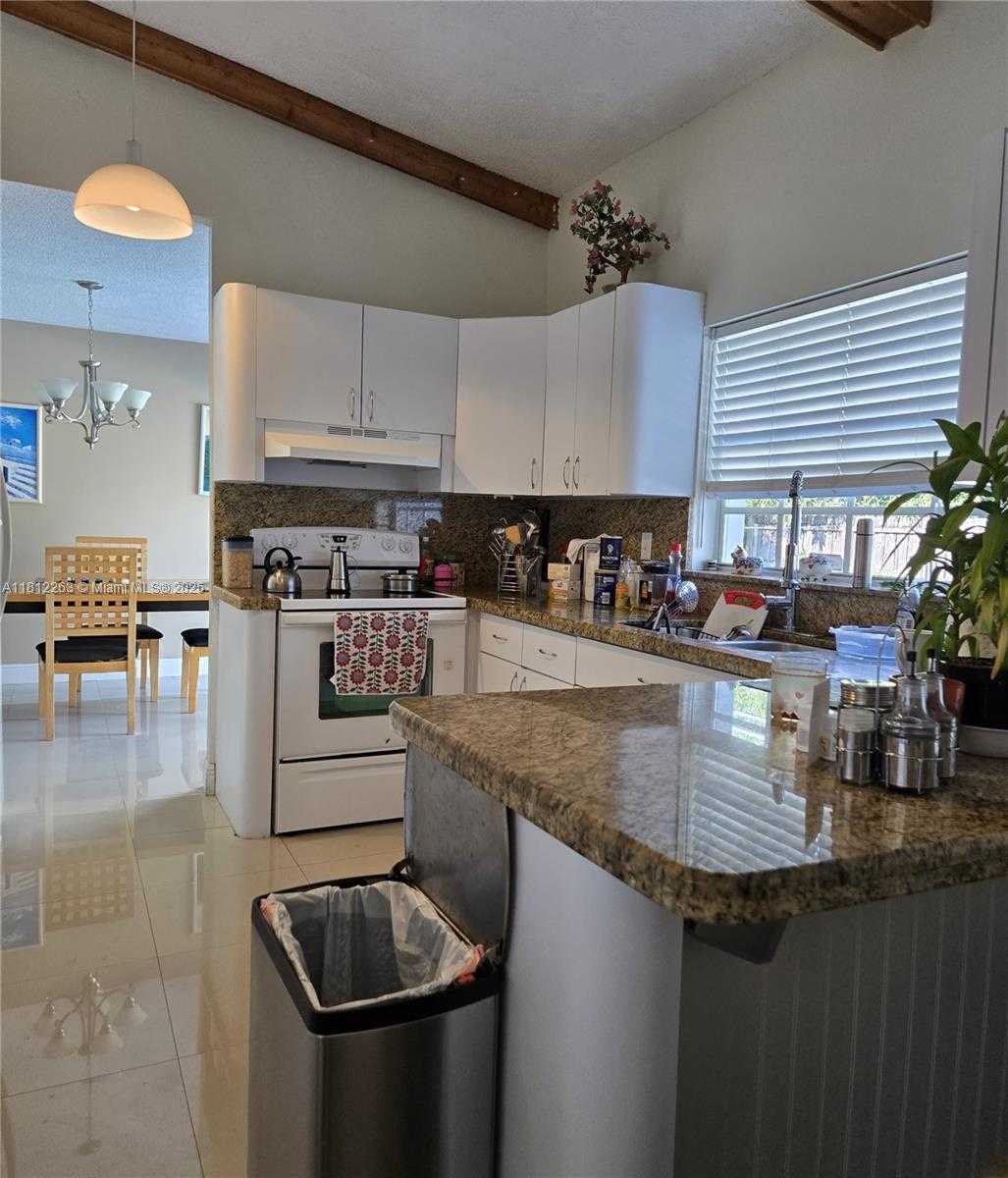 Small Image of 10625 SOUTH WEST 127TH PL, Miami Number 13