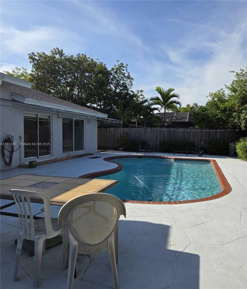 Small Image of 10625 SOUTH WEST 127TH PL, Miami Number 2