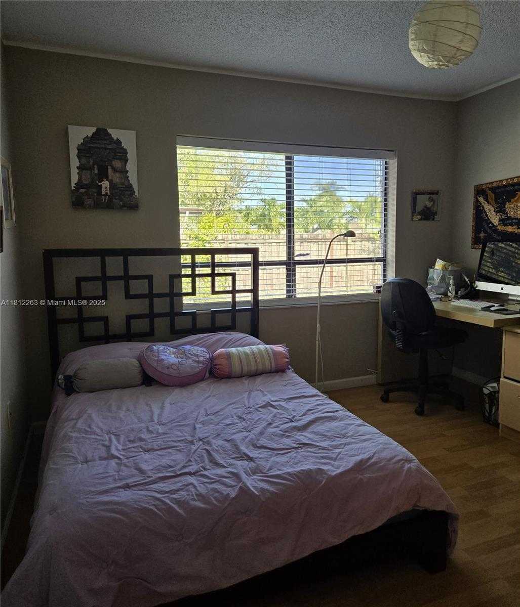 Small Image of 10625 SOUTH WEST 127TH PL, Miami Number 23