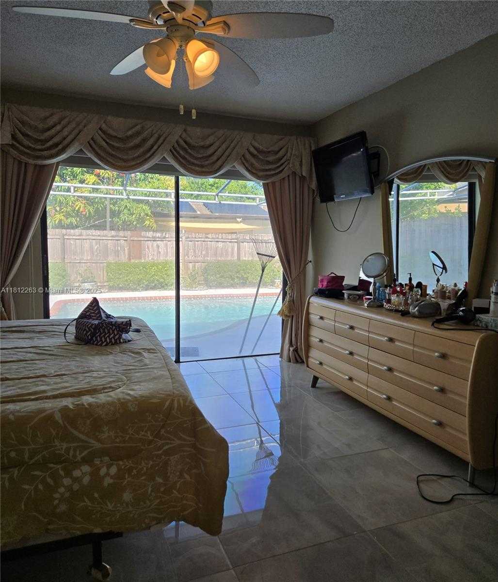 Small Image of 10625 SOUTH WEST 127TH PL, Miami Number 25
