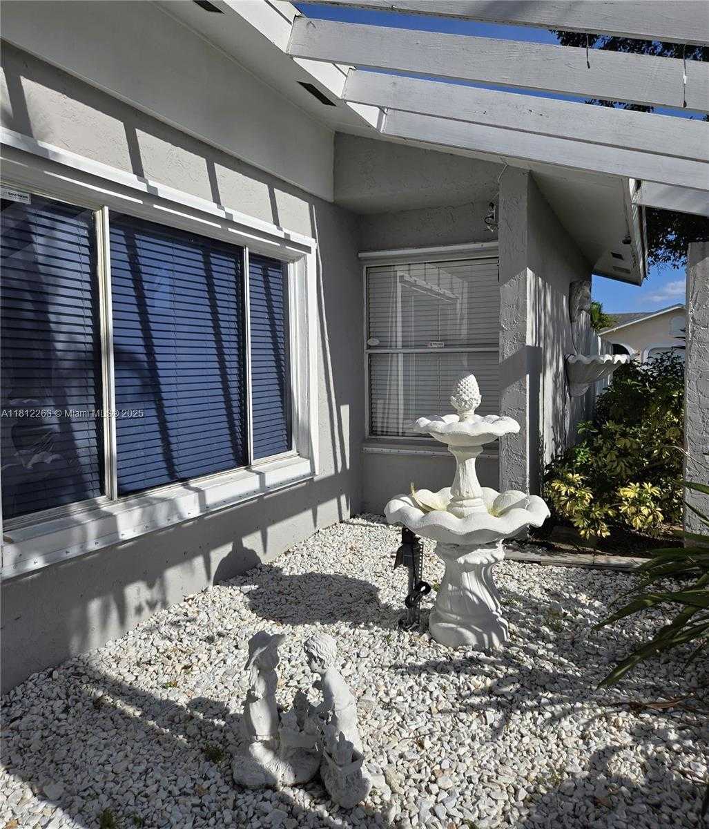 Small Image of 10625 SOUTH WEST 127TH PL, Miami Number 27
