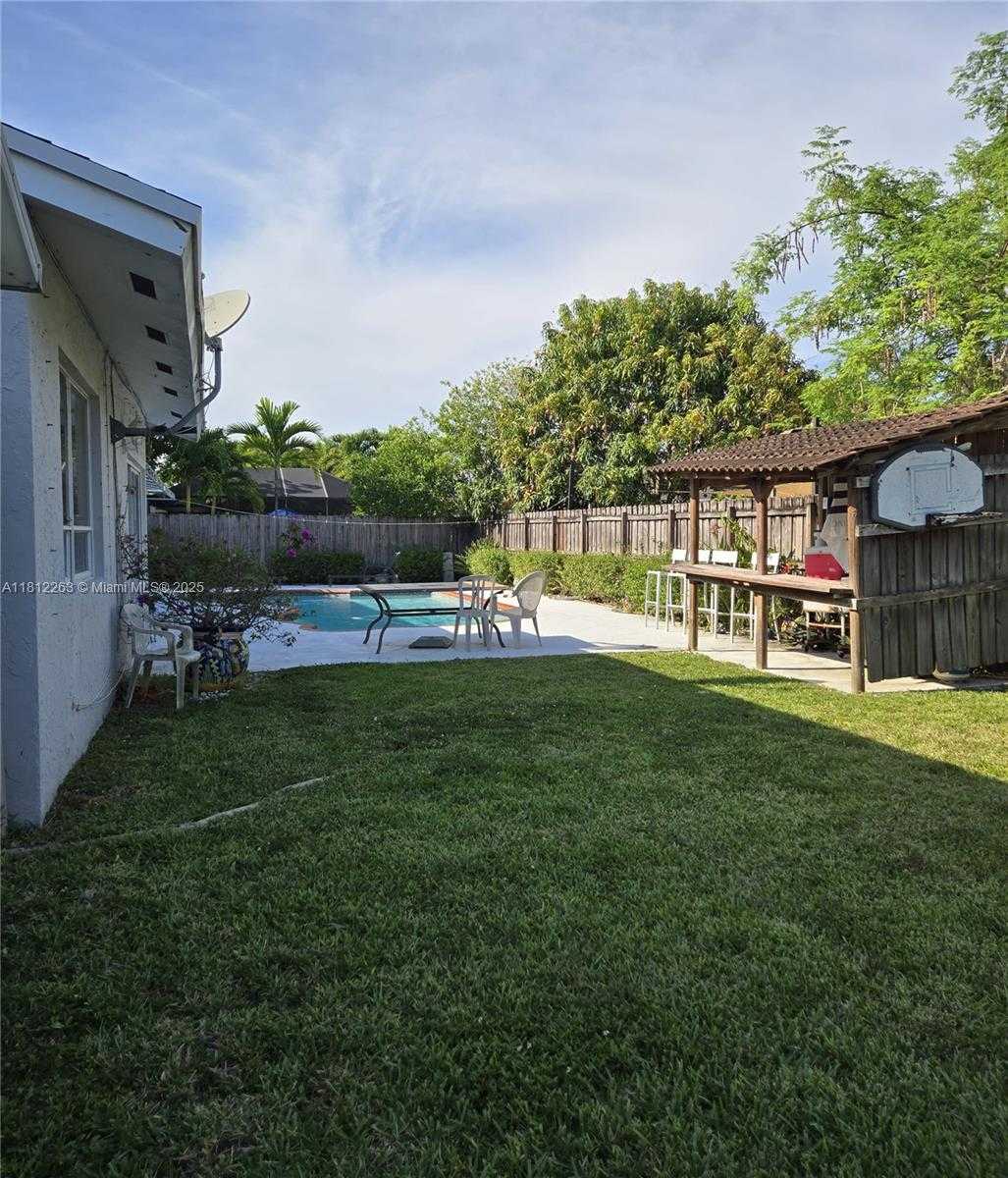 Small Image of 10625 SOUTH WEST 127TH PL, Miami Number 29
