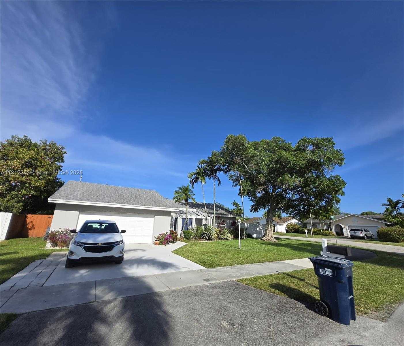 Small Image of 10625 SOUTH WEST 127TH PL, Miami Number 3