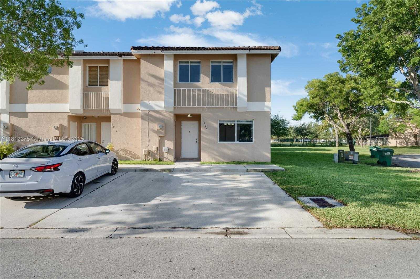 Small Image of 13922 SOUTH WEST 178TH ST, Miami Number 2