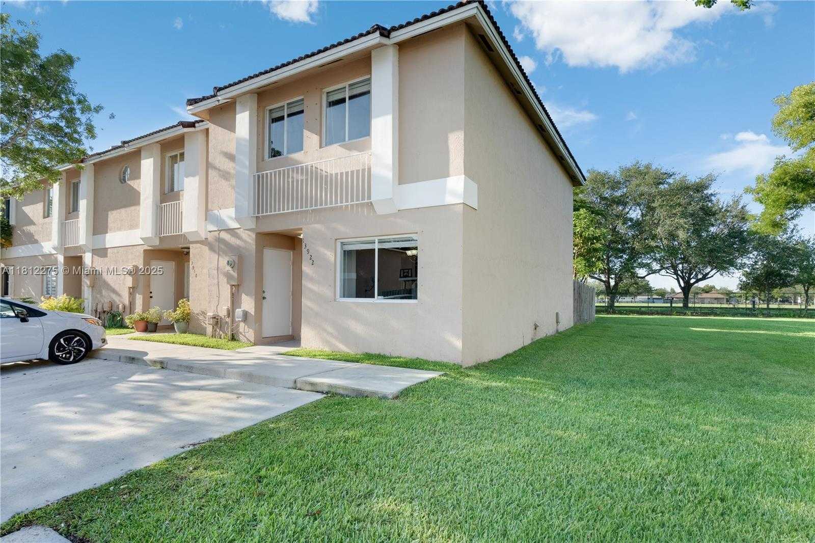 Small Image of 13922 SOUTH WEST 178TH ST, Miami Number 3
