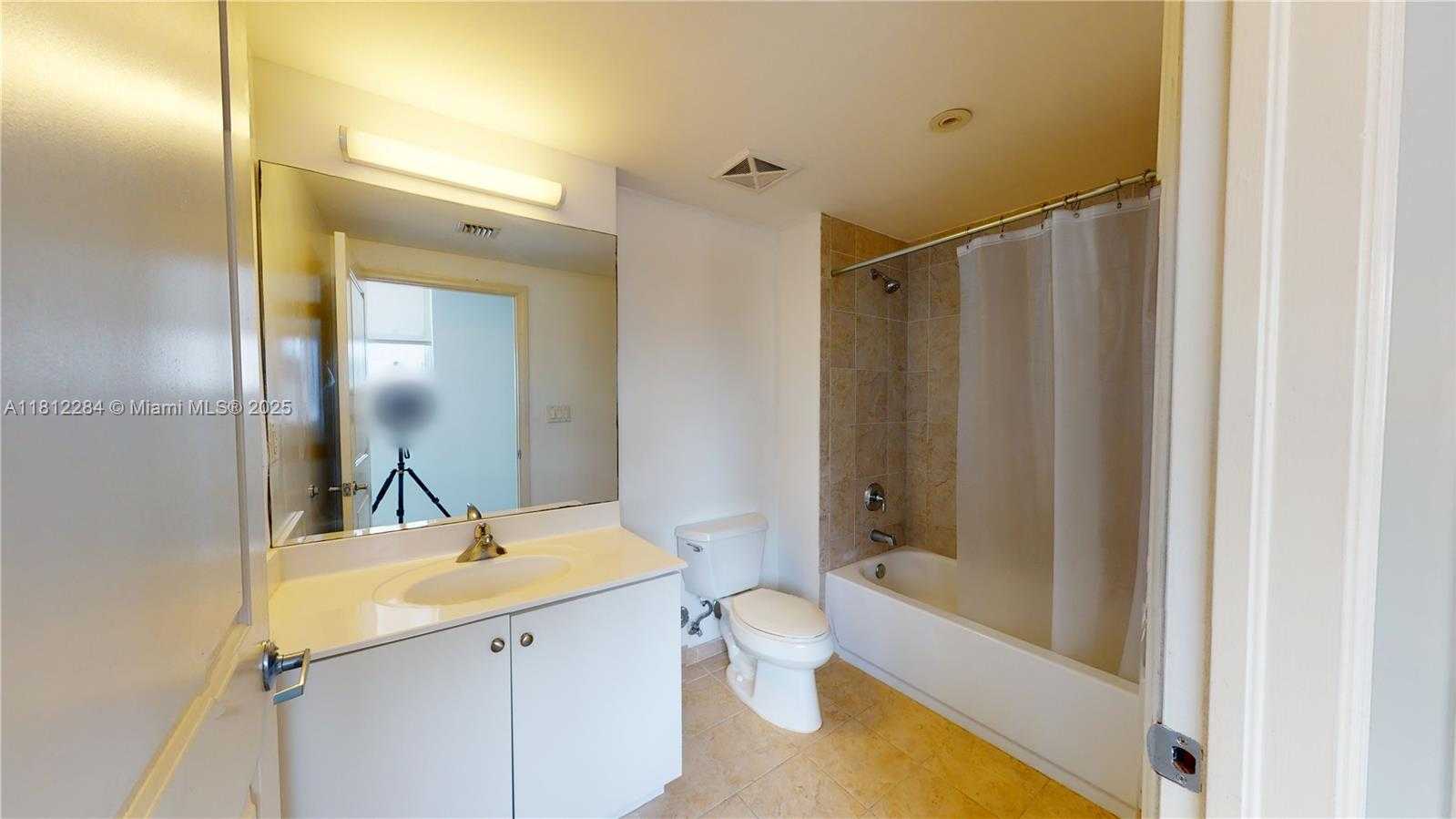 Small Image of 111 EAST FLAGLER ST #810, Miami Number 7
