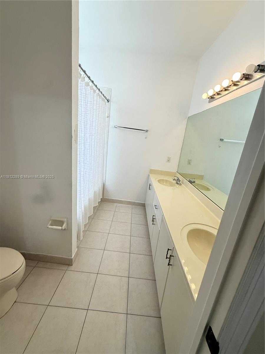 Small Image of 9044 SOUTH WEST 153RD CT, Miami Number 11