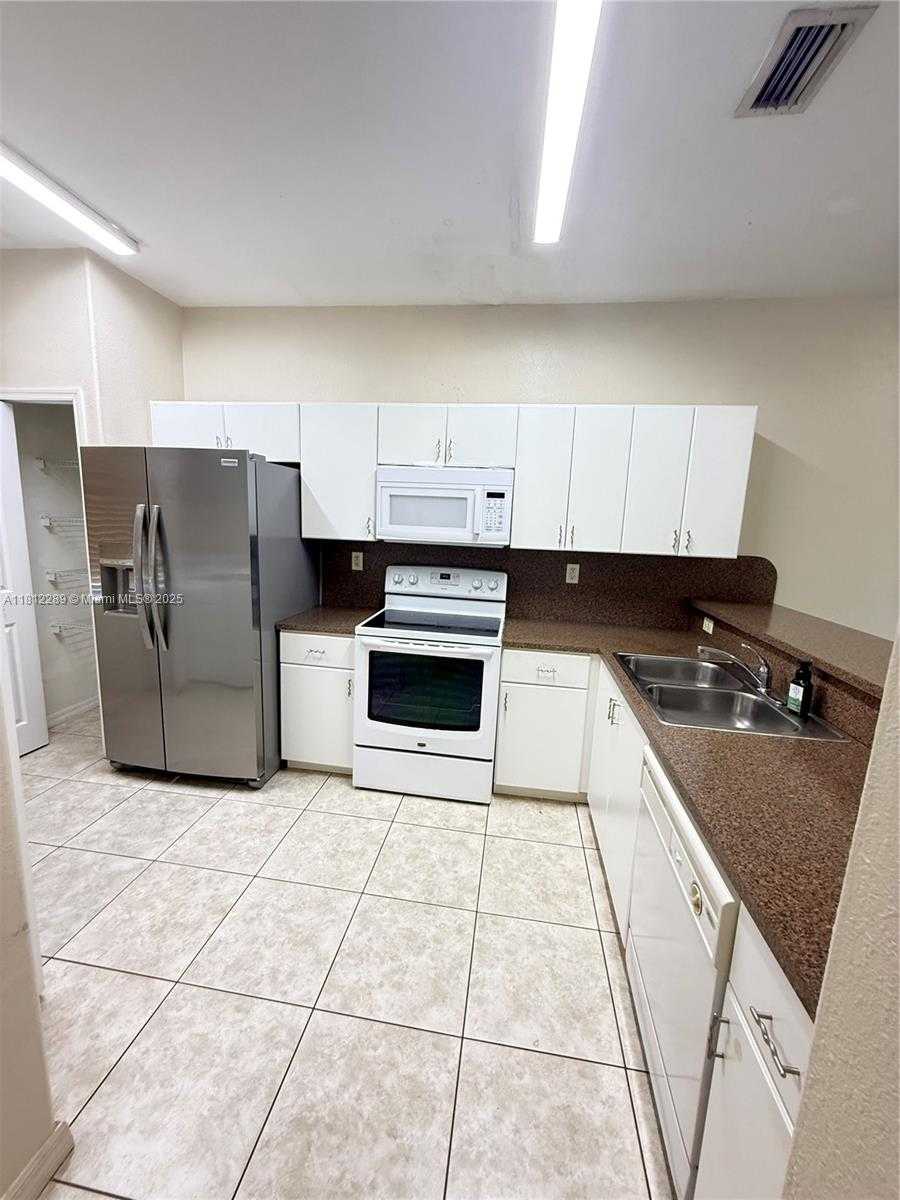 Small Image of 9044 SOUTH WEST 153RD CT, Miami Number 4