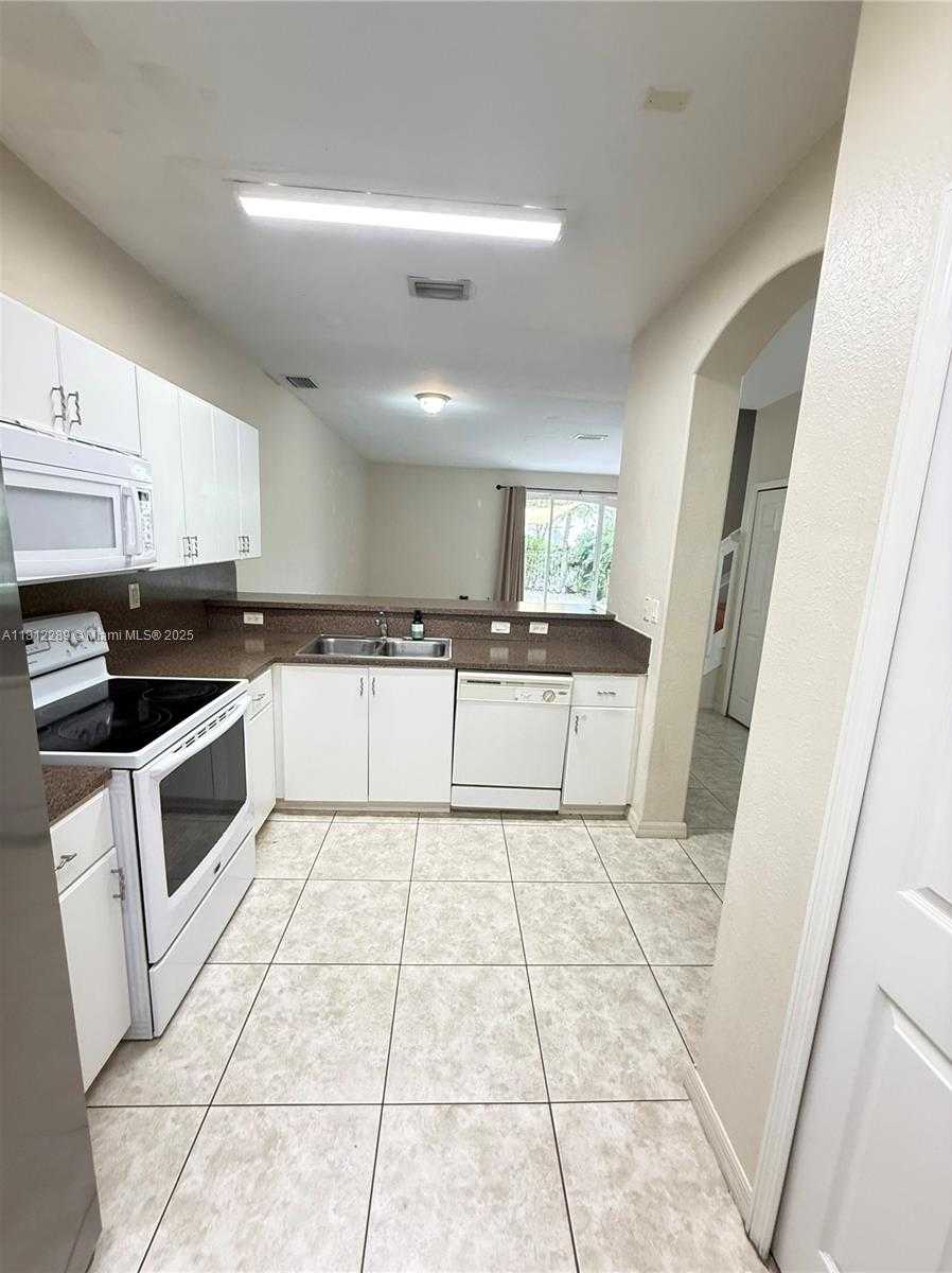 Small Image of 9044 SOUTH WEST 153RD CT, Miami Number 5