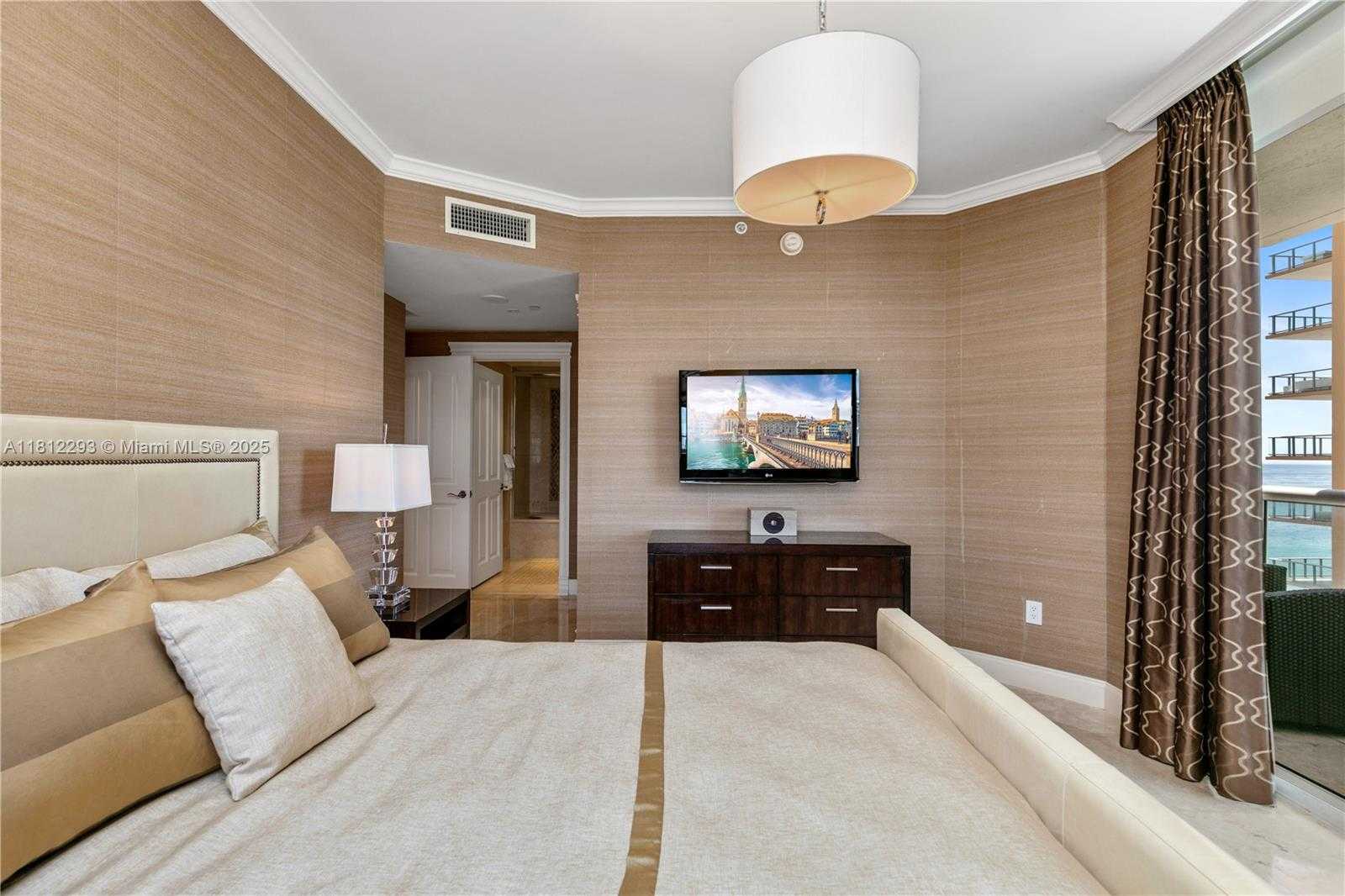 Small Image of Sunny Isles Beach Number 24