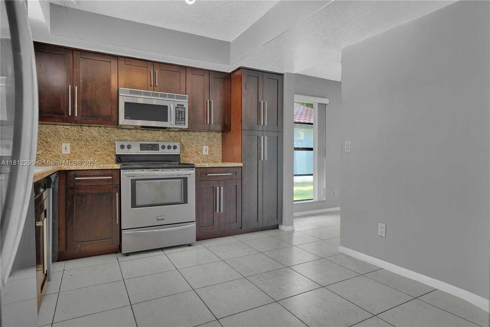 Small Image of 11054 SOUTH WEST 136TH CT, Miami Number 10