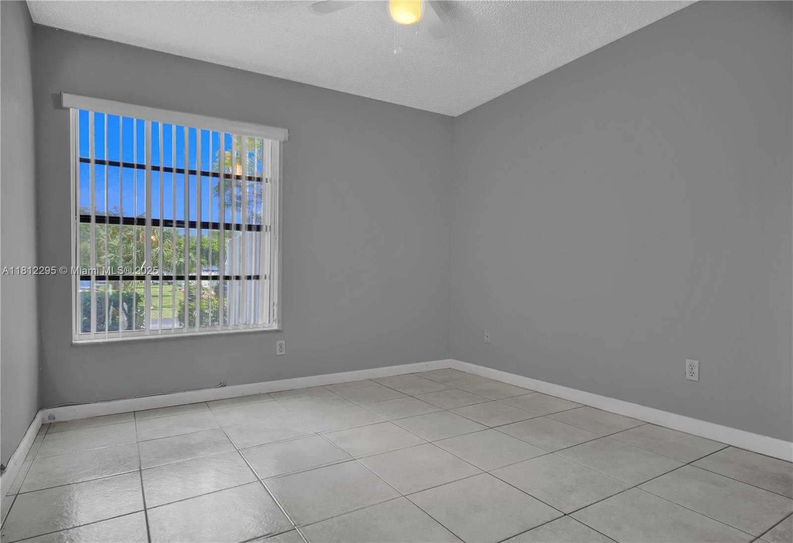 Small Image of 11054 SOUTH WEST 136TH CT, Miami Number 13
