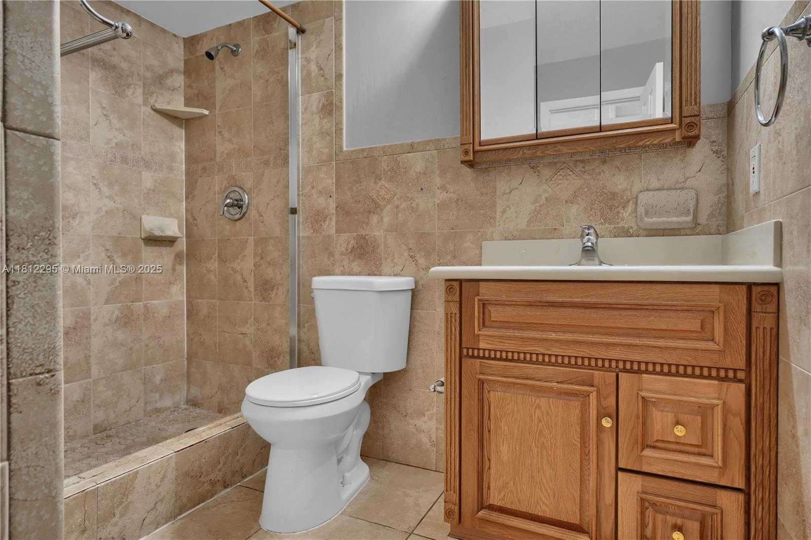 Small Image of 11054 SOUTH WEST 136TH CT, Miami Number 15