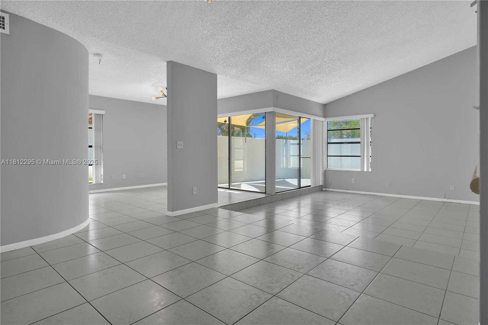 Small Image of 11054 SOUTH WEST 136TH CT, Miami Number 16