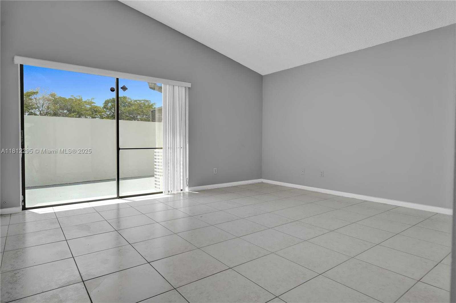 Small Image of 11054 SOUTH WEST 136TH CT, Miami Number 18