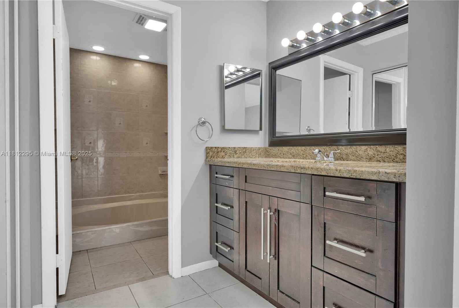 Small Image of 11054 SOUTH WEST 136TH CT, Miami Number 19
