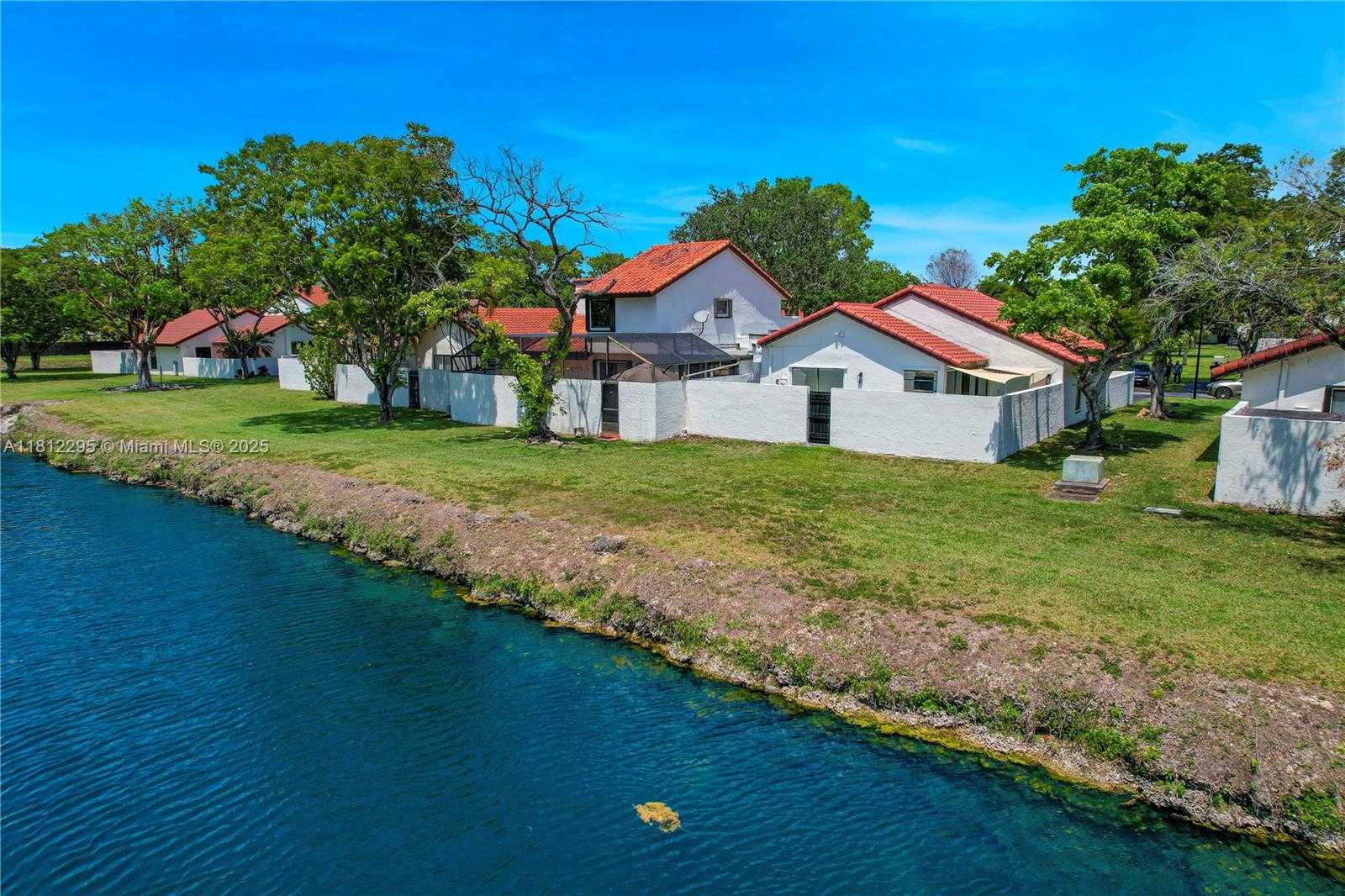 Small Image of 11054 SOUTH WEST 136TH CT, Miami Number 2