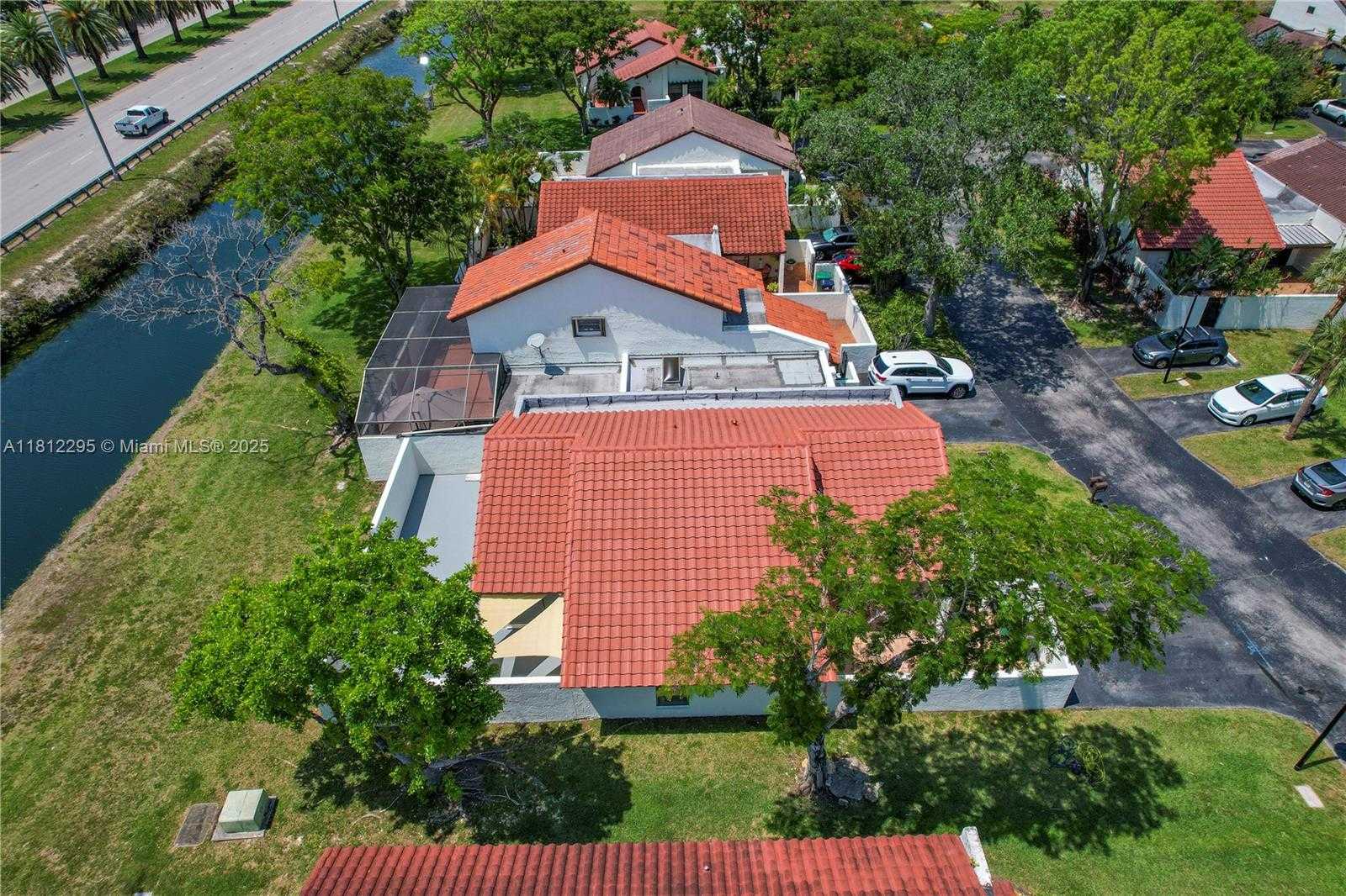 Small Image of 11054 SOUTH WEST 136TH CT, Miami Number 3