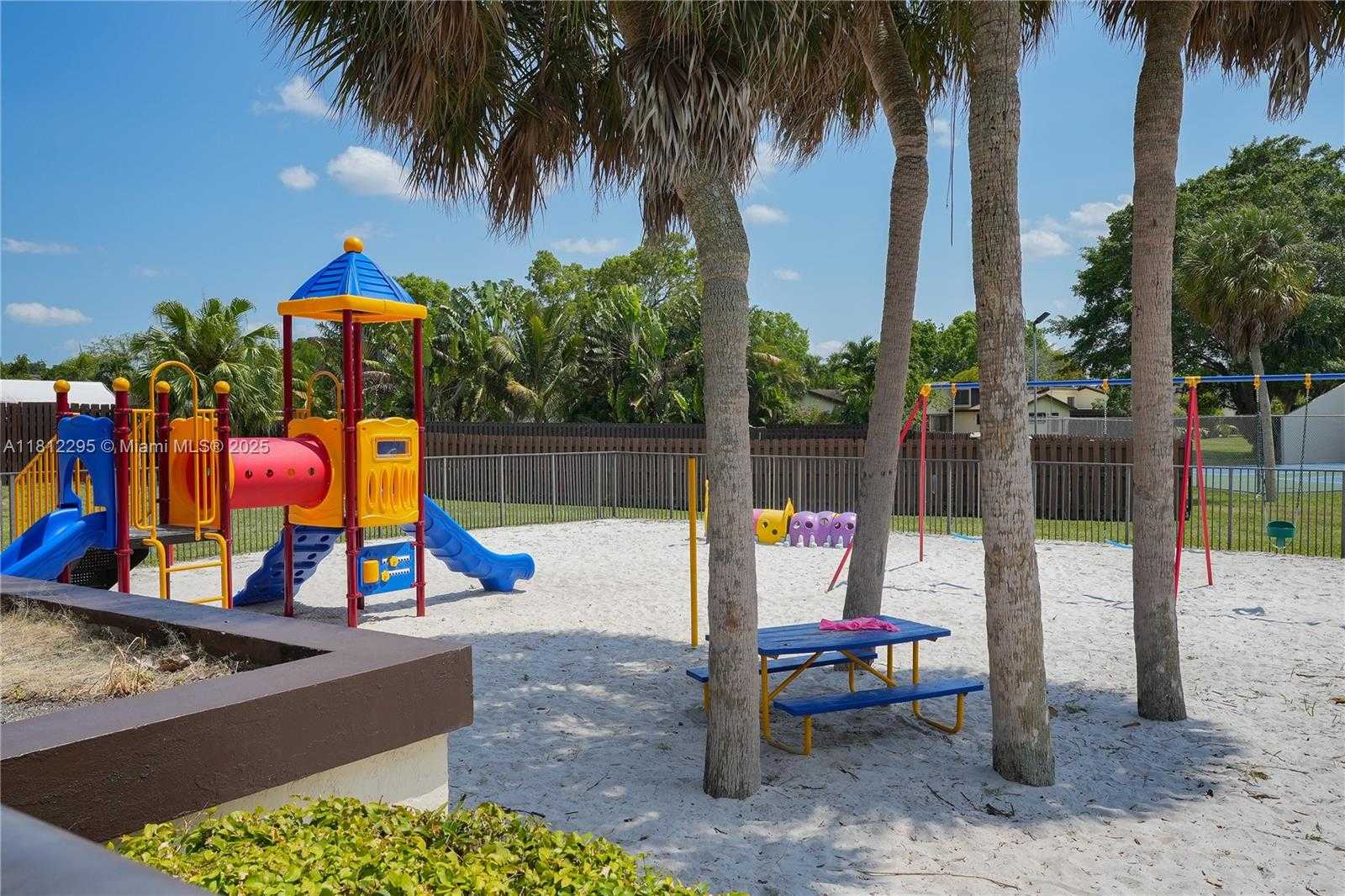 Small Image of 11054 SOUTH WEST 136TH CT, Miami Number 33