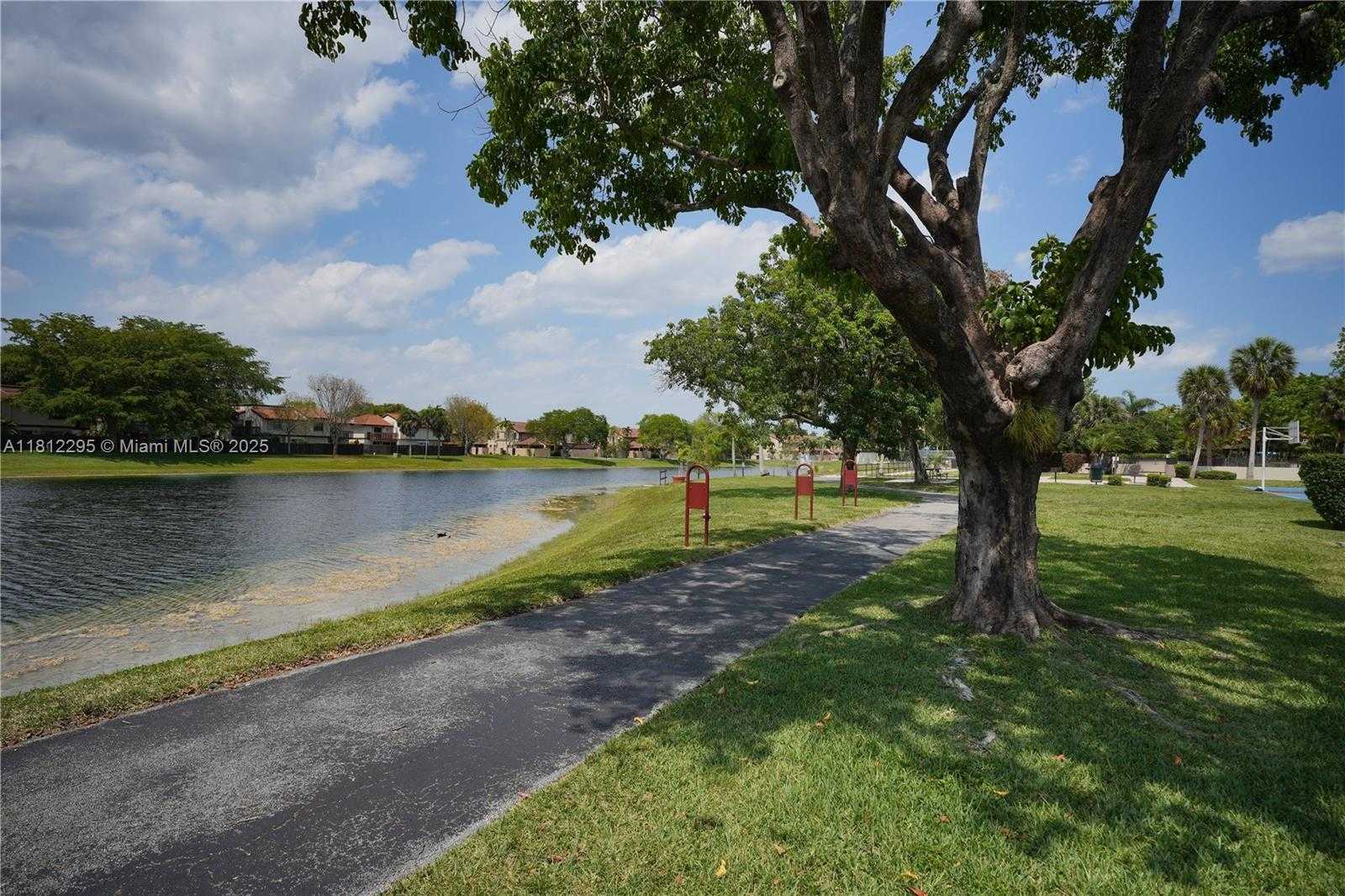 Small Image of 11054 SOUTH WEST 136TH CT, Miami Number 37