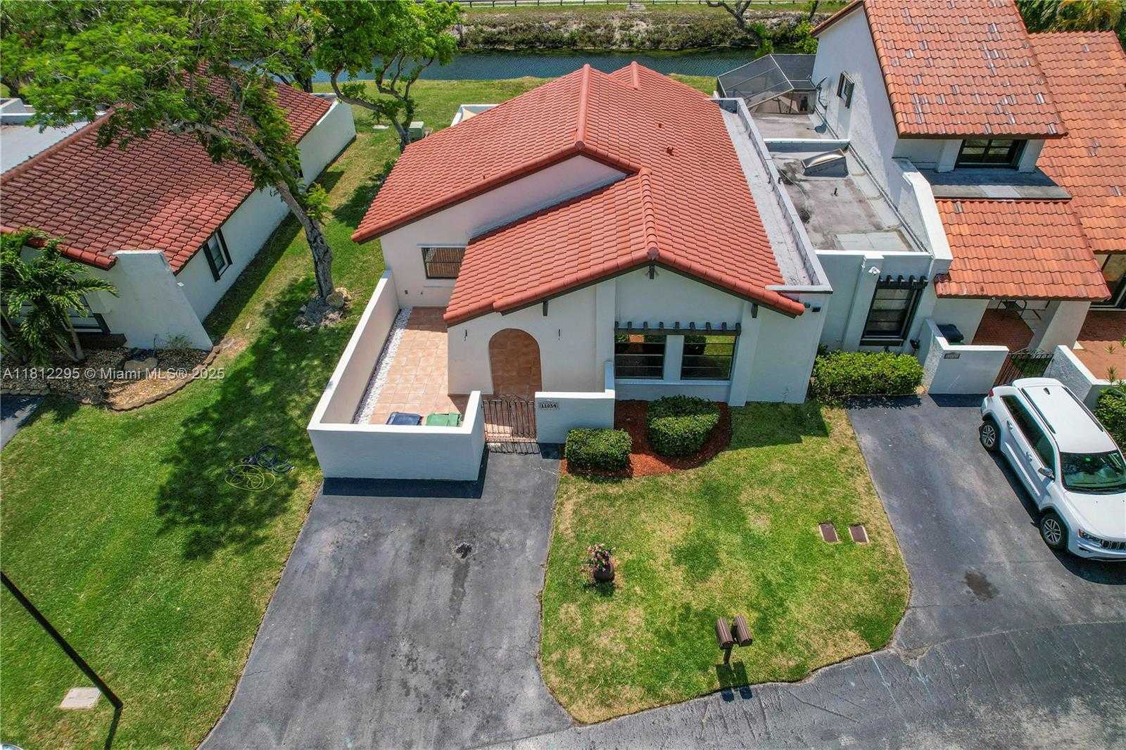 Small Image of 11054 SOUTH WEST 136TH CT, Miami Number 4
