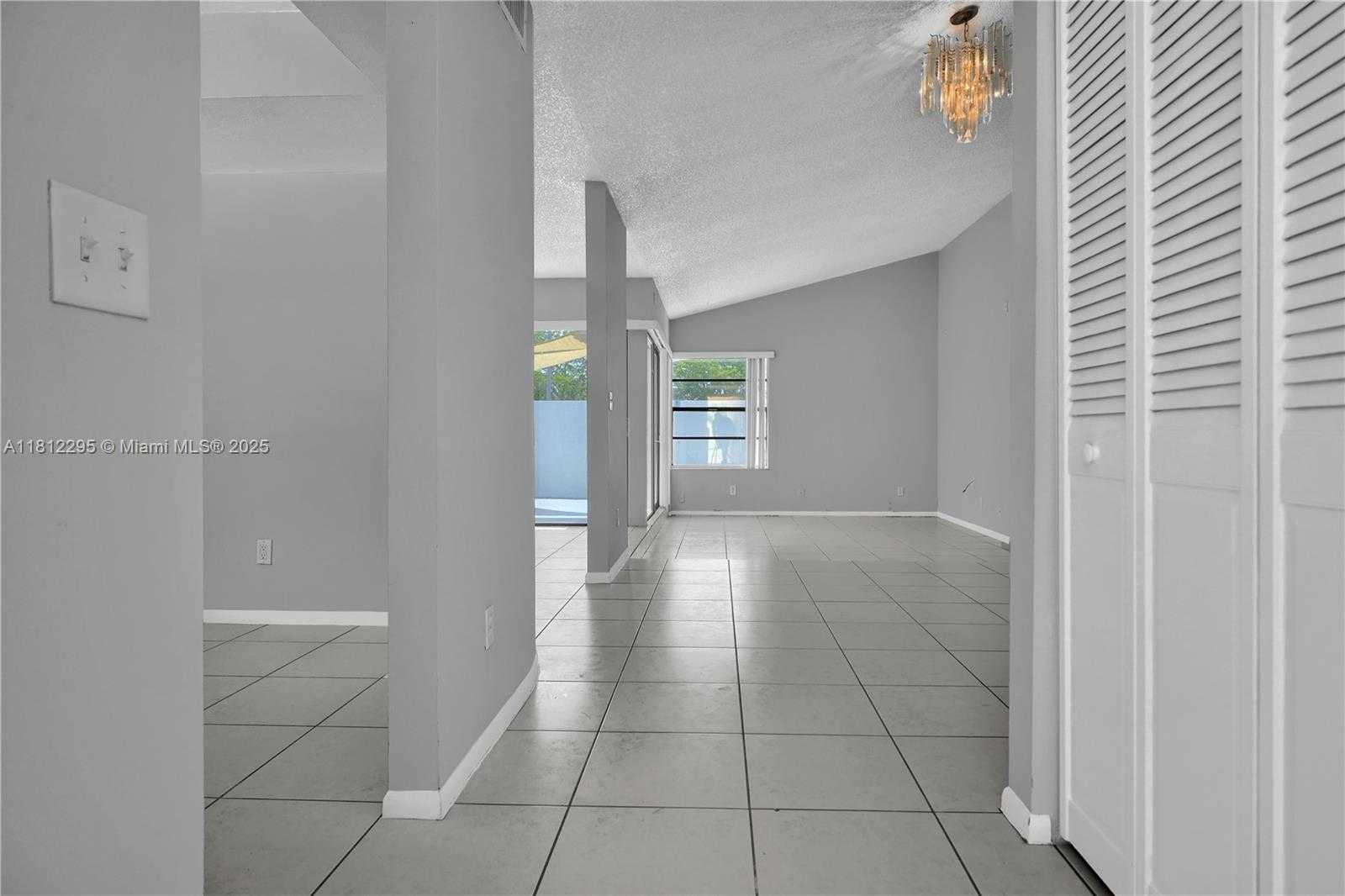 Small Image of 11054 SOUTH WEST 136TH CT, Miami Number 5