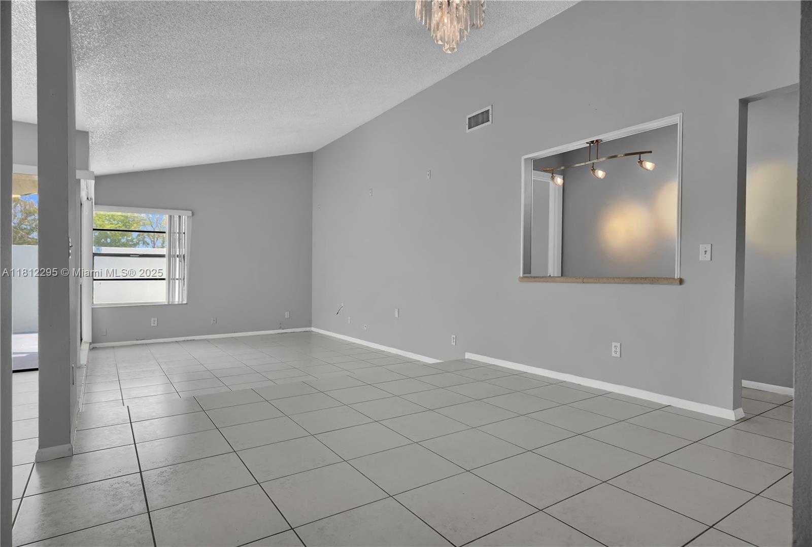 Small Image of 11054 SOUTH WEST 136TH CT, Miami Number 6