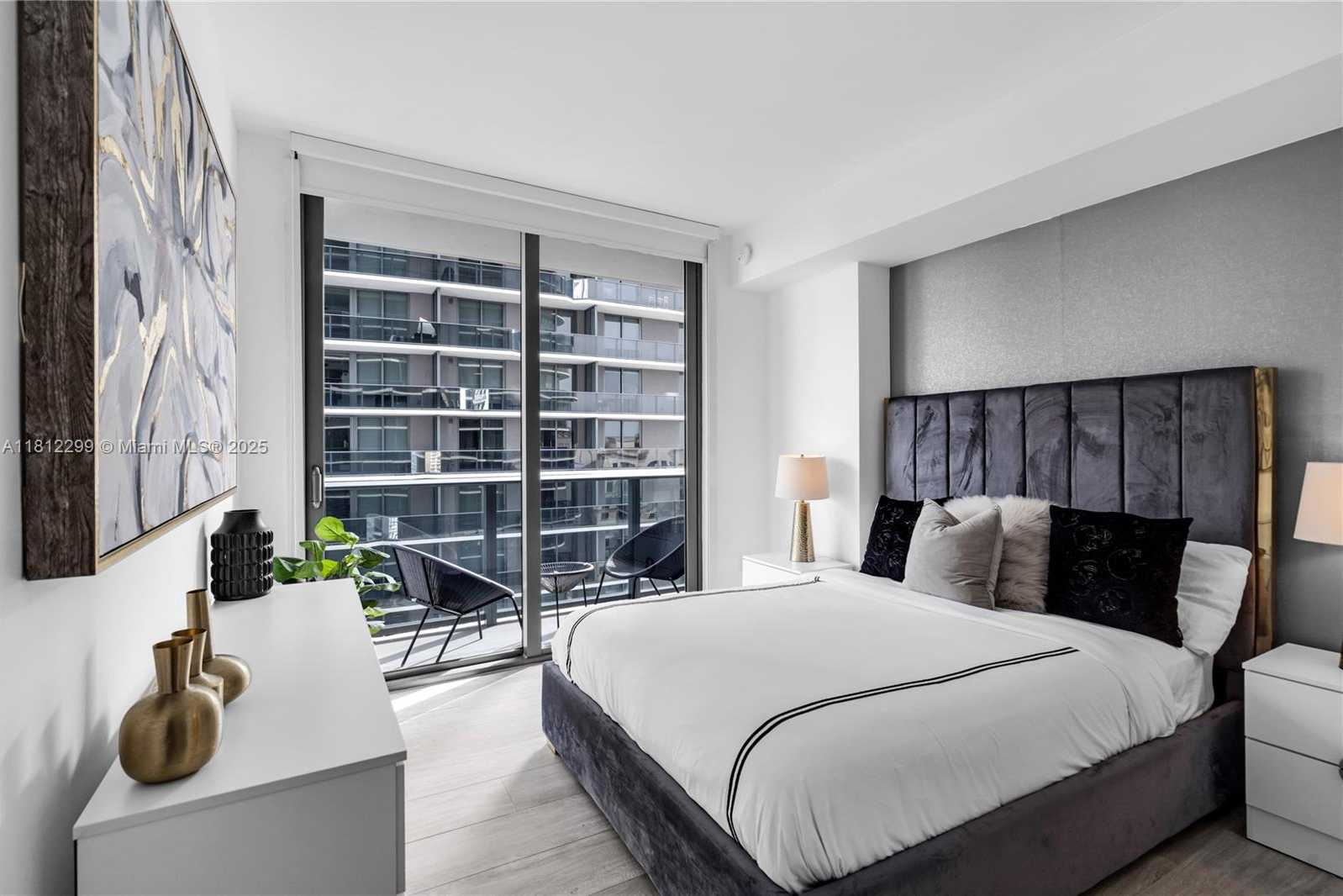 Small Image of 55 SOUTH WEST 9TH ST #3501, Miami Number 16