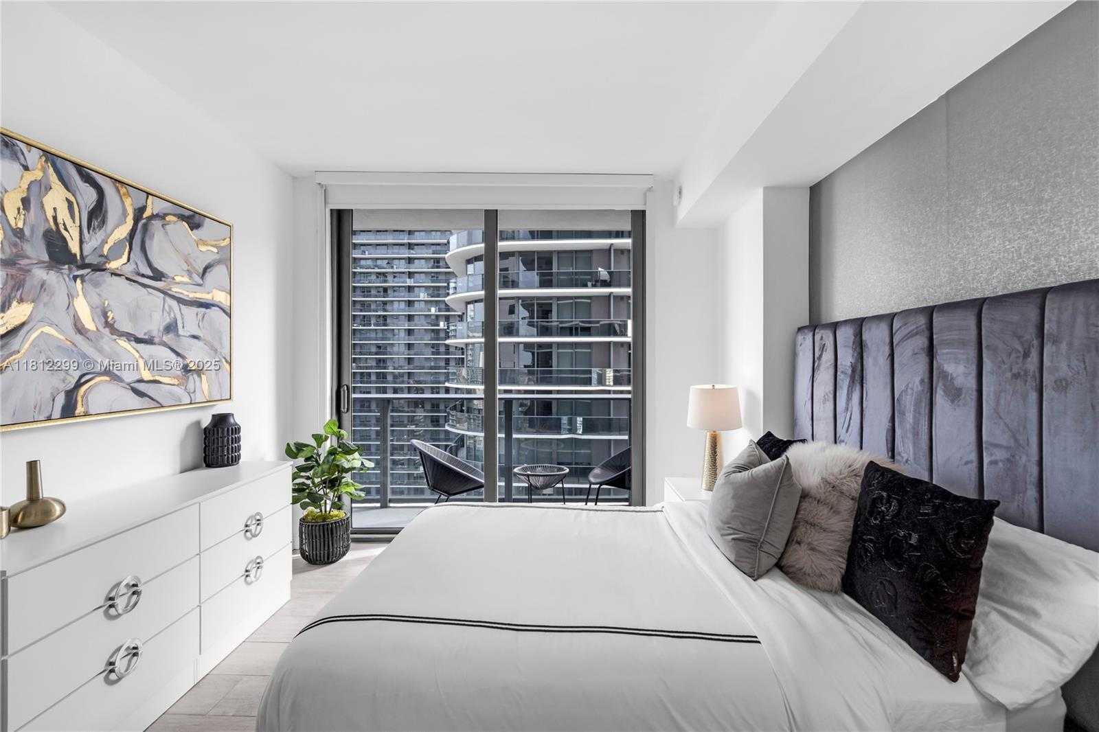 Small Image of 55 SOUTH WEST 9TH ST #3501, Miami Number 17