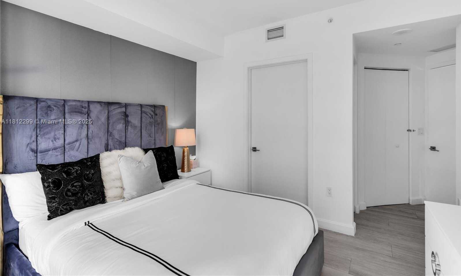 Small Image of 55 SOUTH WEST 9TH ST #3501, Miami Number 18