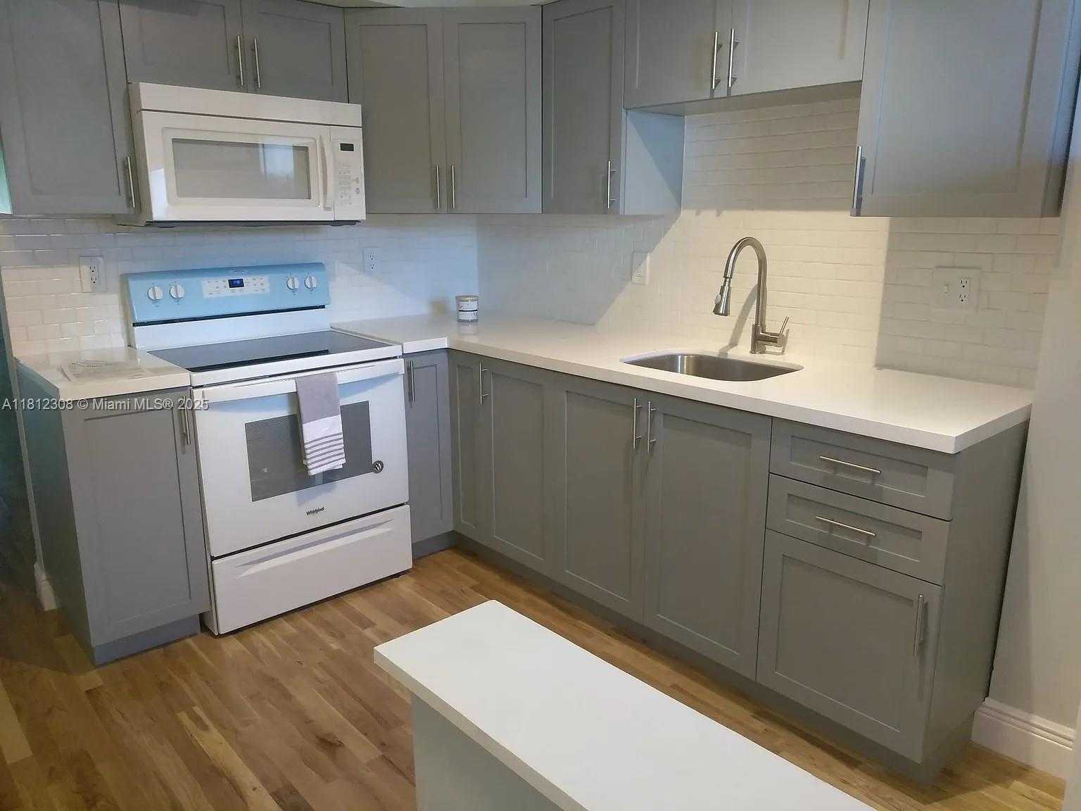 Small Image of 6580 SANTONA ST #A22, Coral Gables Number 2