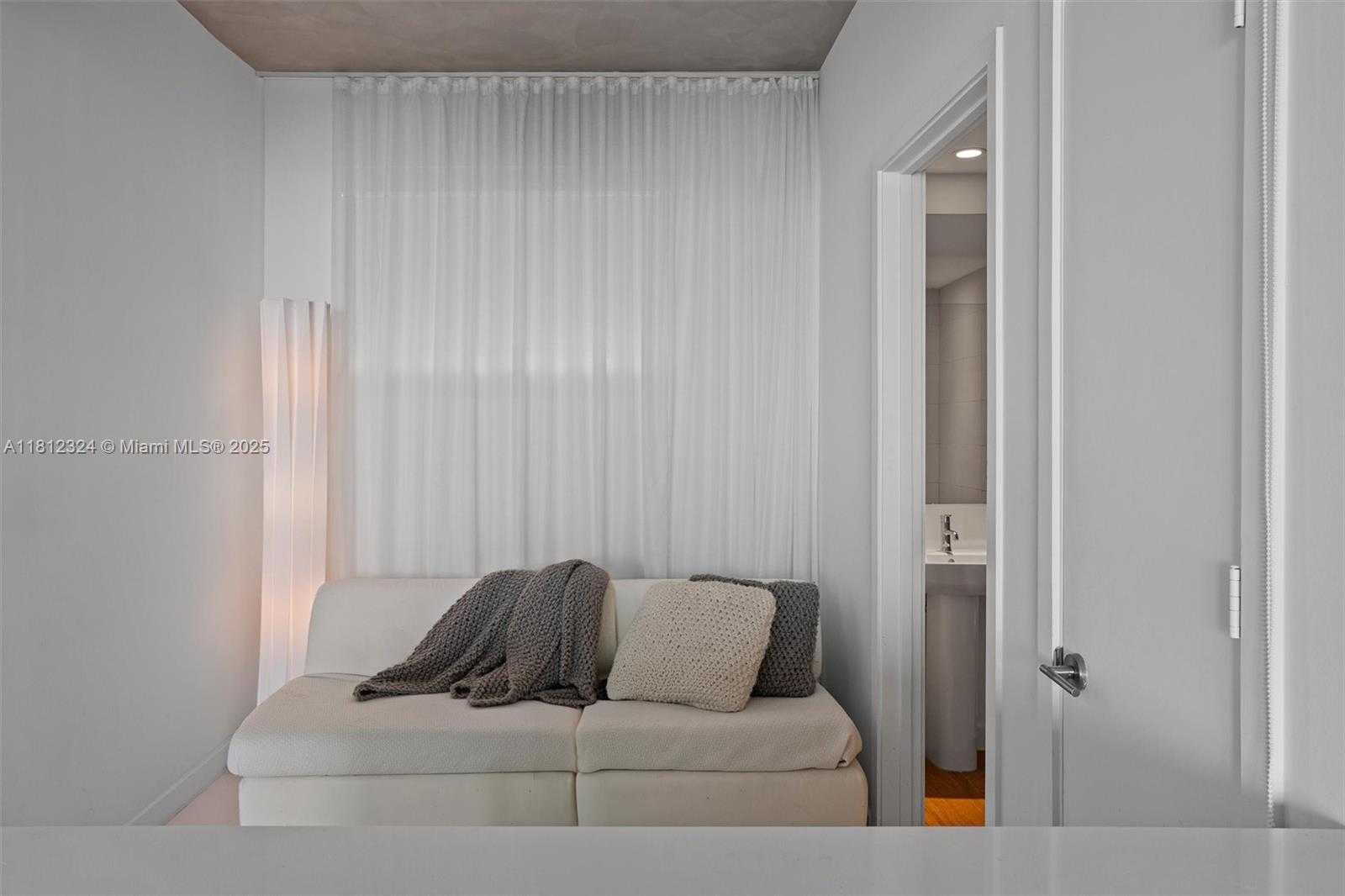 Small Image of 2900 NORTH EAST 7TH AVE #4205, Miami Number 21