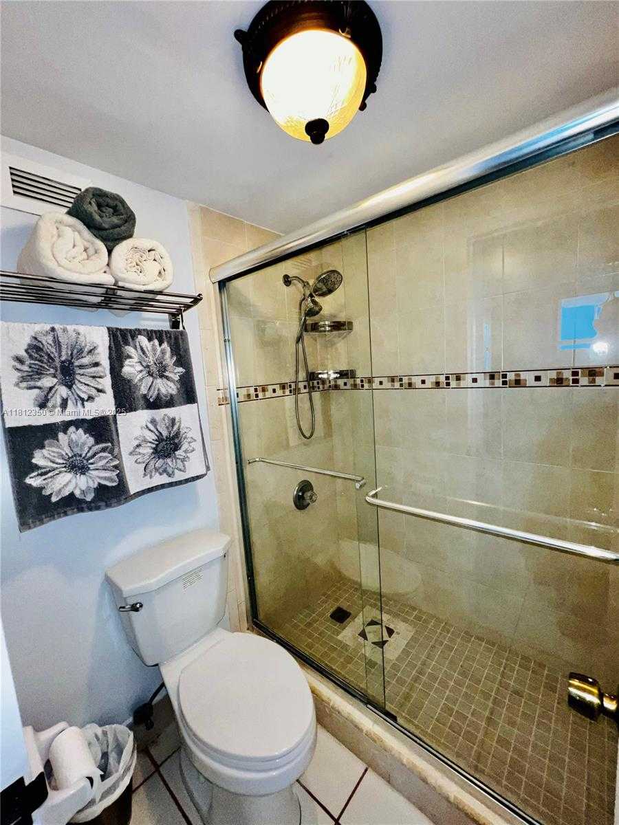 Small Image of 2899 COLLINS AVE #1447, Miami Beach Number 13