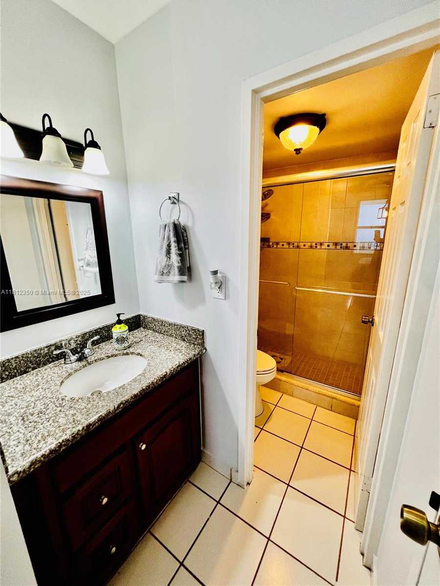 Small Image of 2899 COLLINS AVE #1447, Miami Beach Number 14