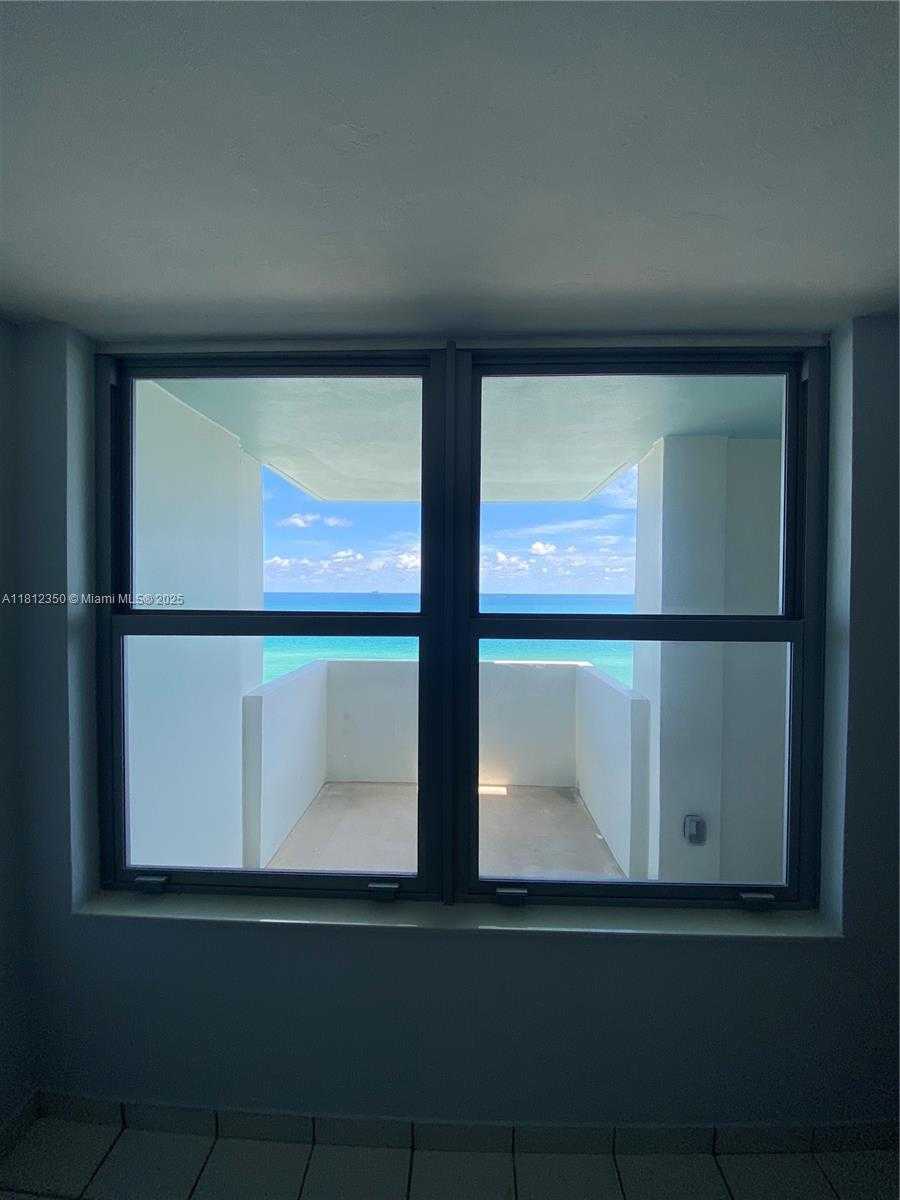 Small Image of 2899 COLLINS AVE #1447, Miami Beach Number 17