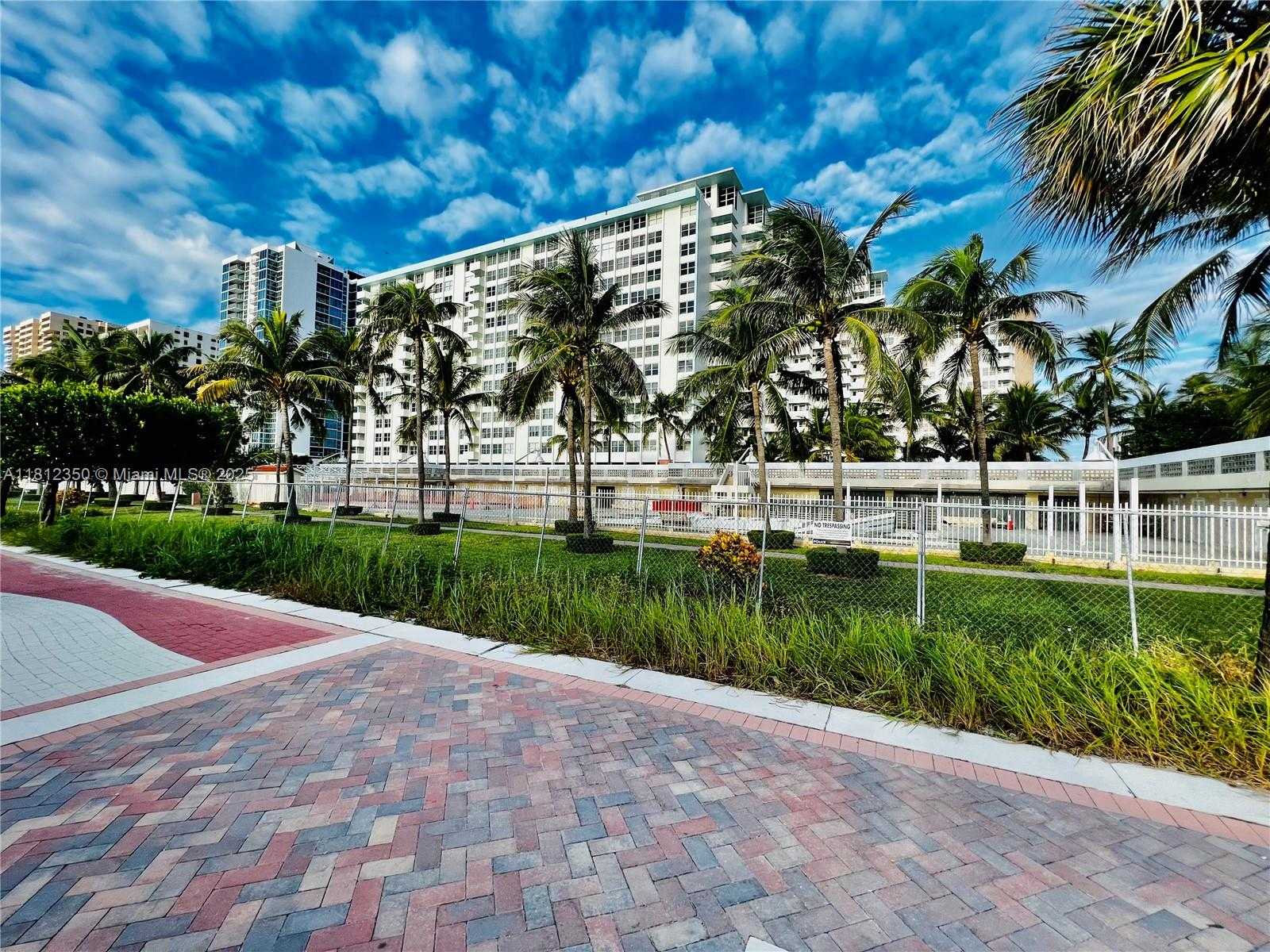 Small Image of 2899 COLLINS AVE #1447, Miami Beach Number 18