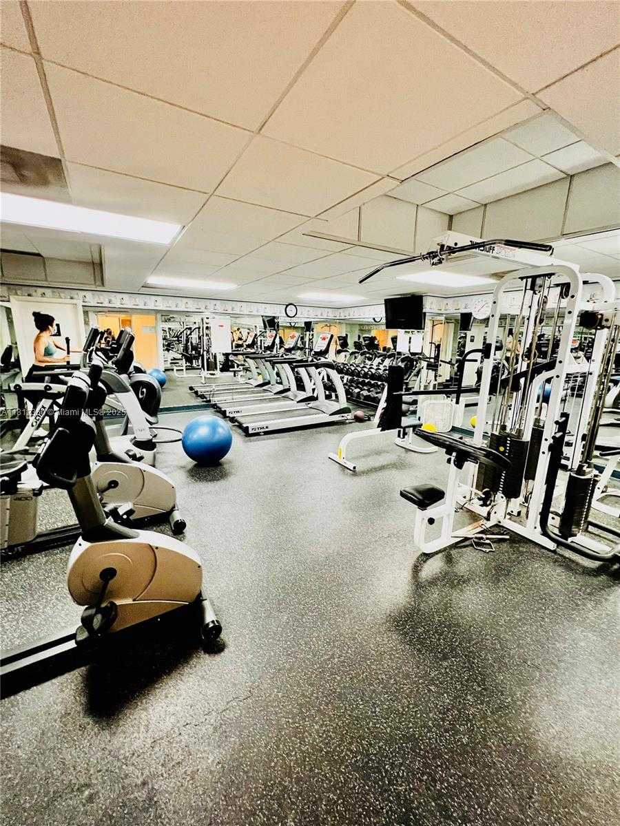 Small Image of 2899 COLLINS AVE #1447, Miami Beach Number 22