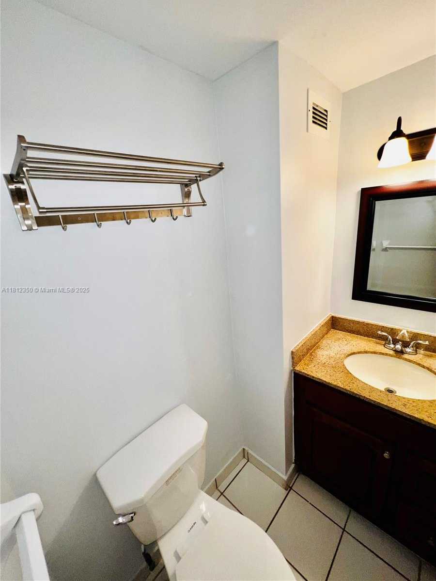 Small Image of 2899 COLLINS AVE #1447, Miami Beach Number 8