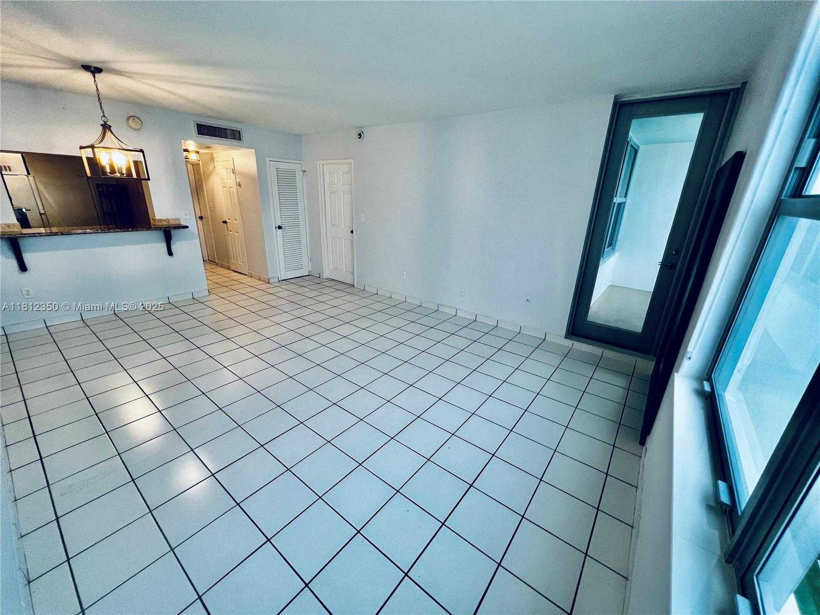 Small Image of 2899 COLLINS AVE #1447, Miami Beach Number 9